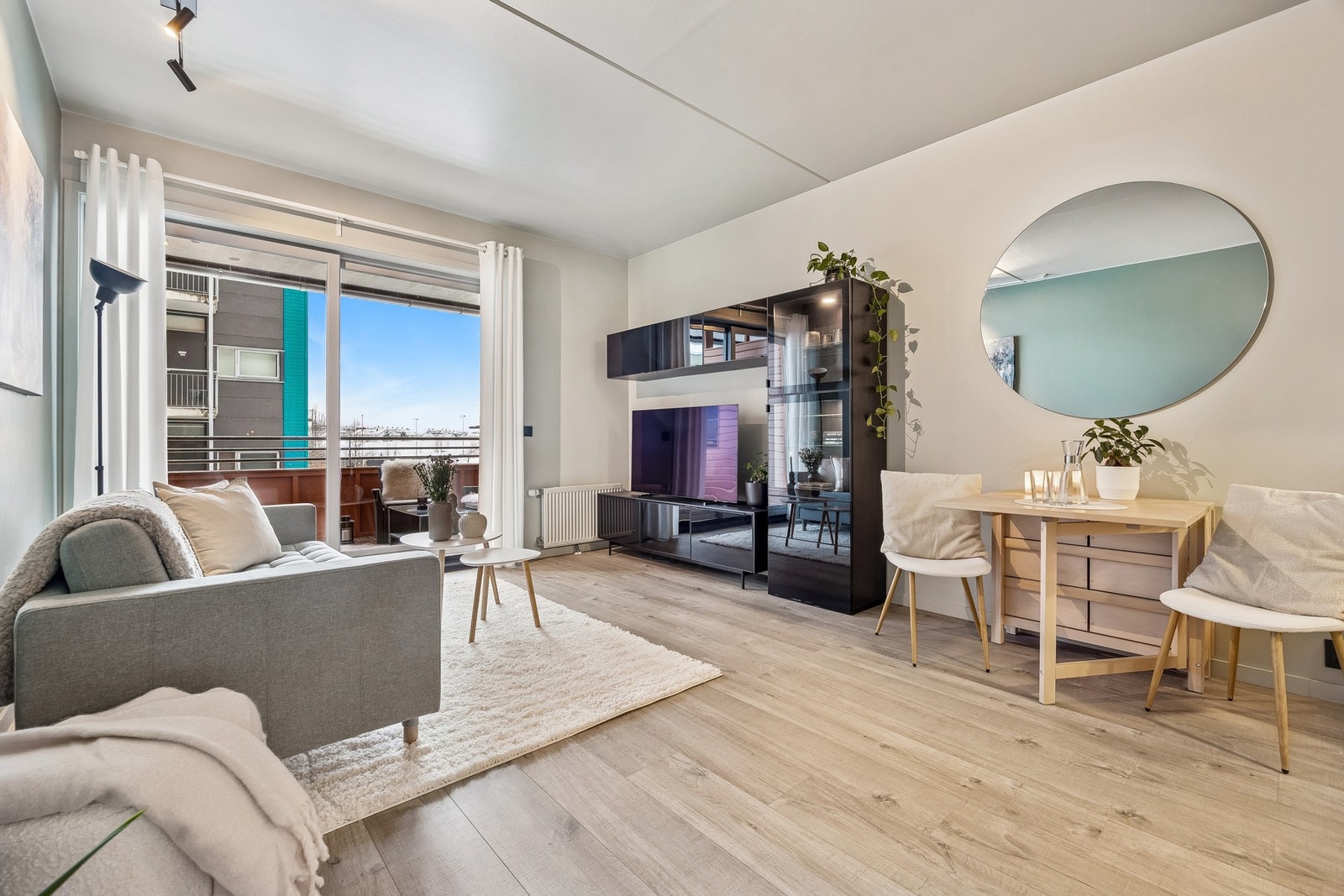 Fra stuen er det utgang til sørvendt balkong Galleribilde