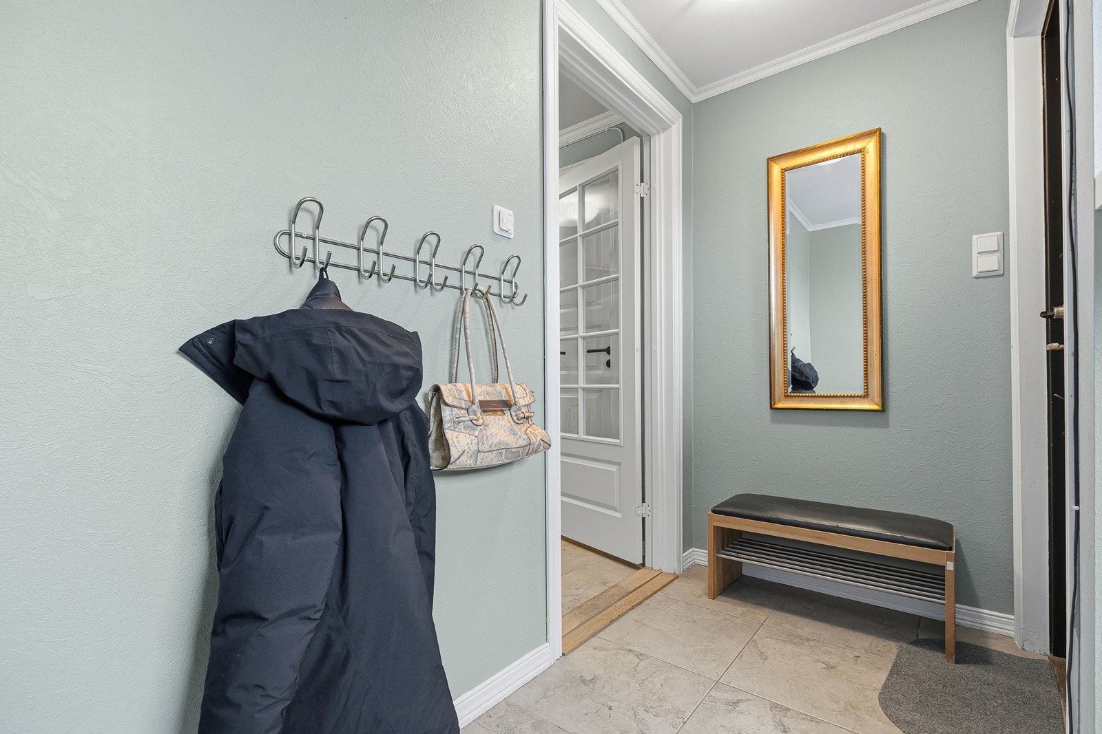 Fliser på gulv m/varmekabler gjør det praktisk på våte dager Galleribilde