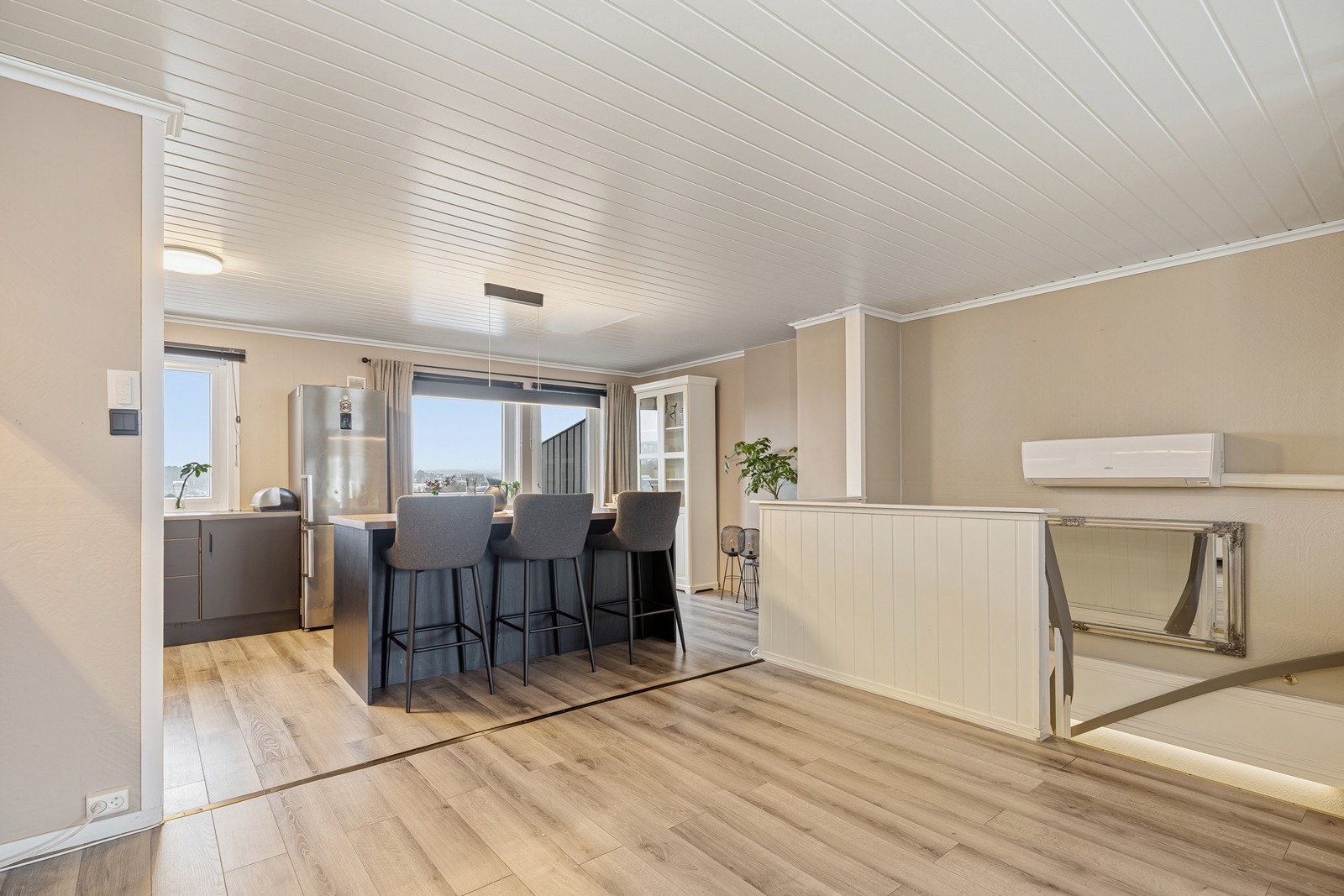 Varmepumpe over trappen sikrer stabilt inneklima året rundt Galleribilde