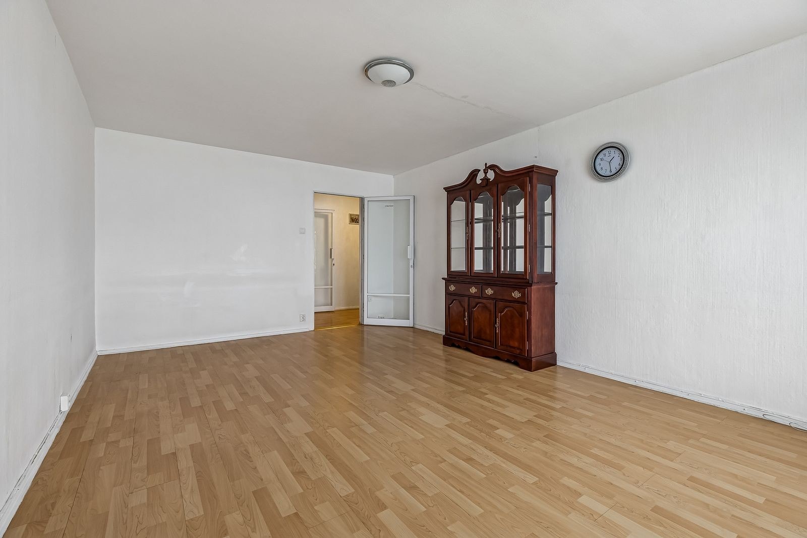 Romslig stue med gode møbleringsmuligheter. Galleribilde