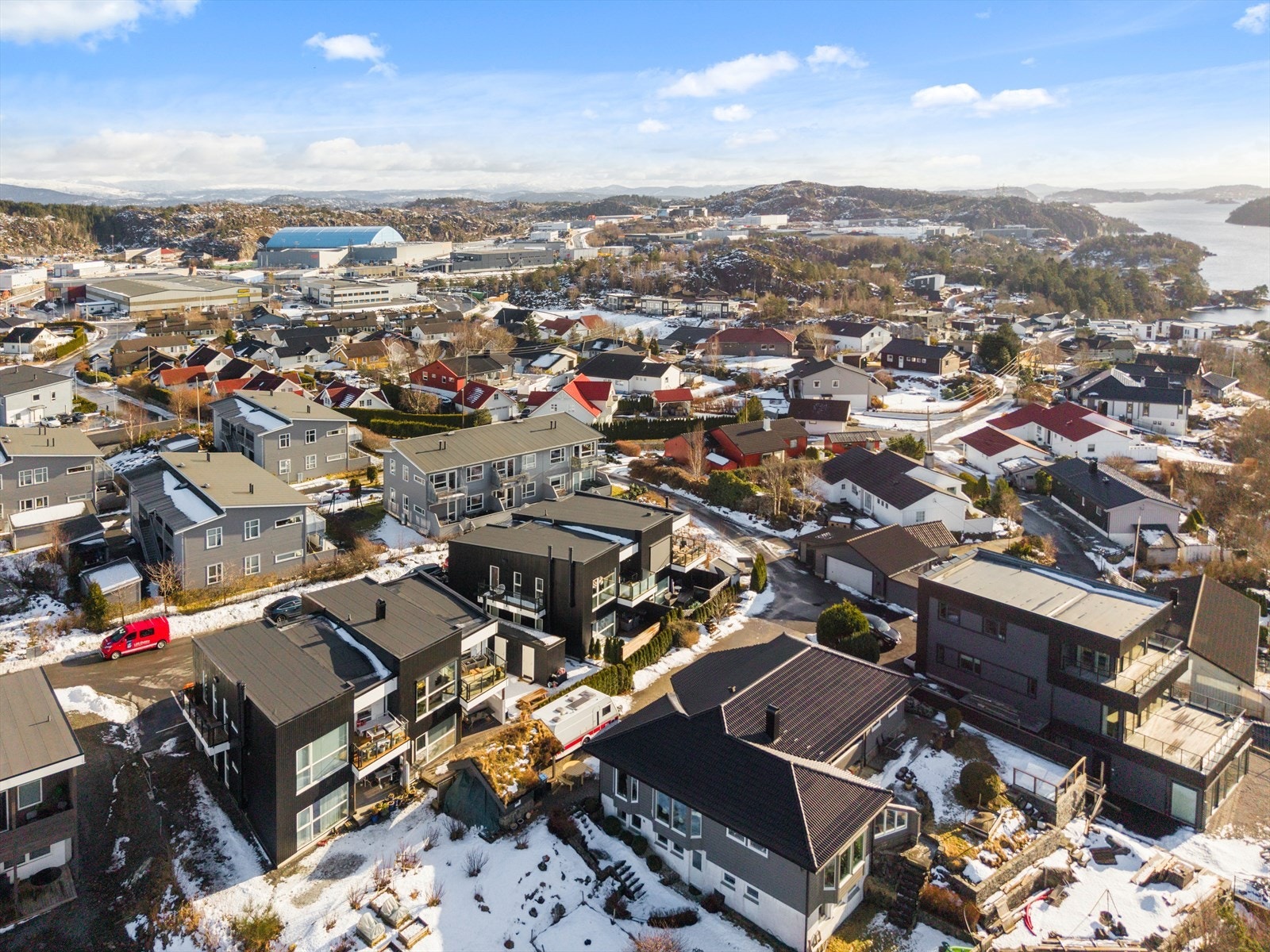 Fin tur om en vil spasere opp til Straume, hvor en også har gode kollektivtilbud Galleribilde