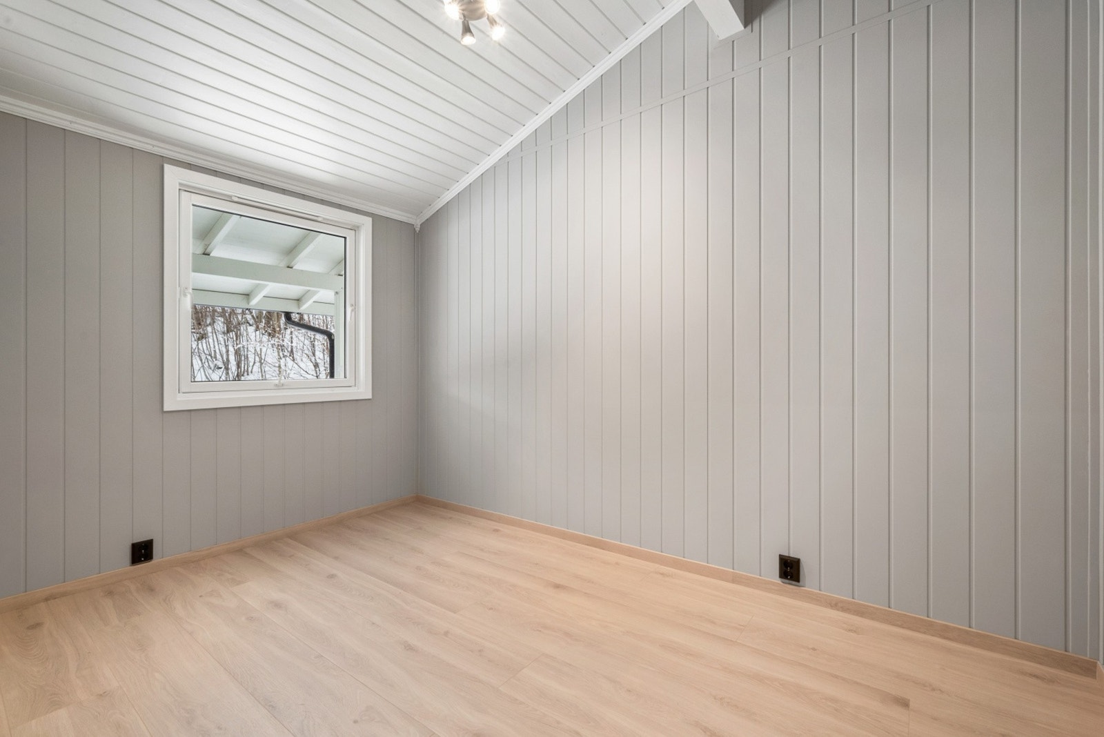 Soverom 2. Alle soverommene har også god takhøyde. Galleribilde