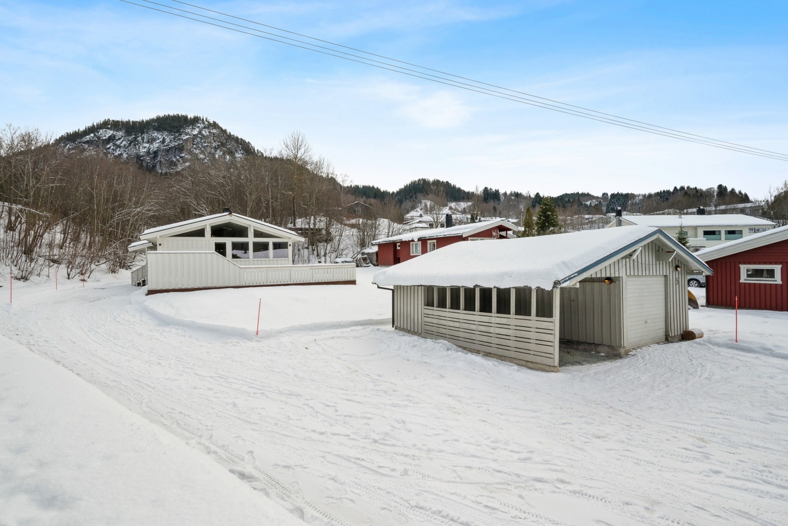 Her presenteres en flott familiebolig med god og skjermet beliggenhet på Lundamo. Galleribilde