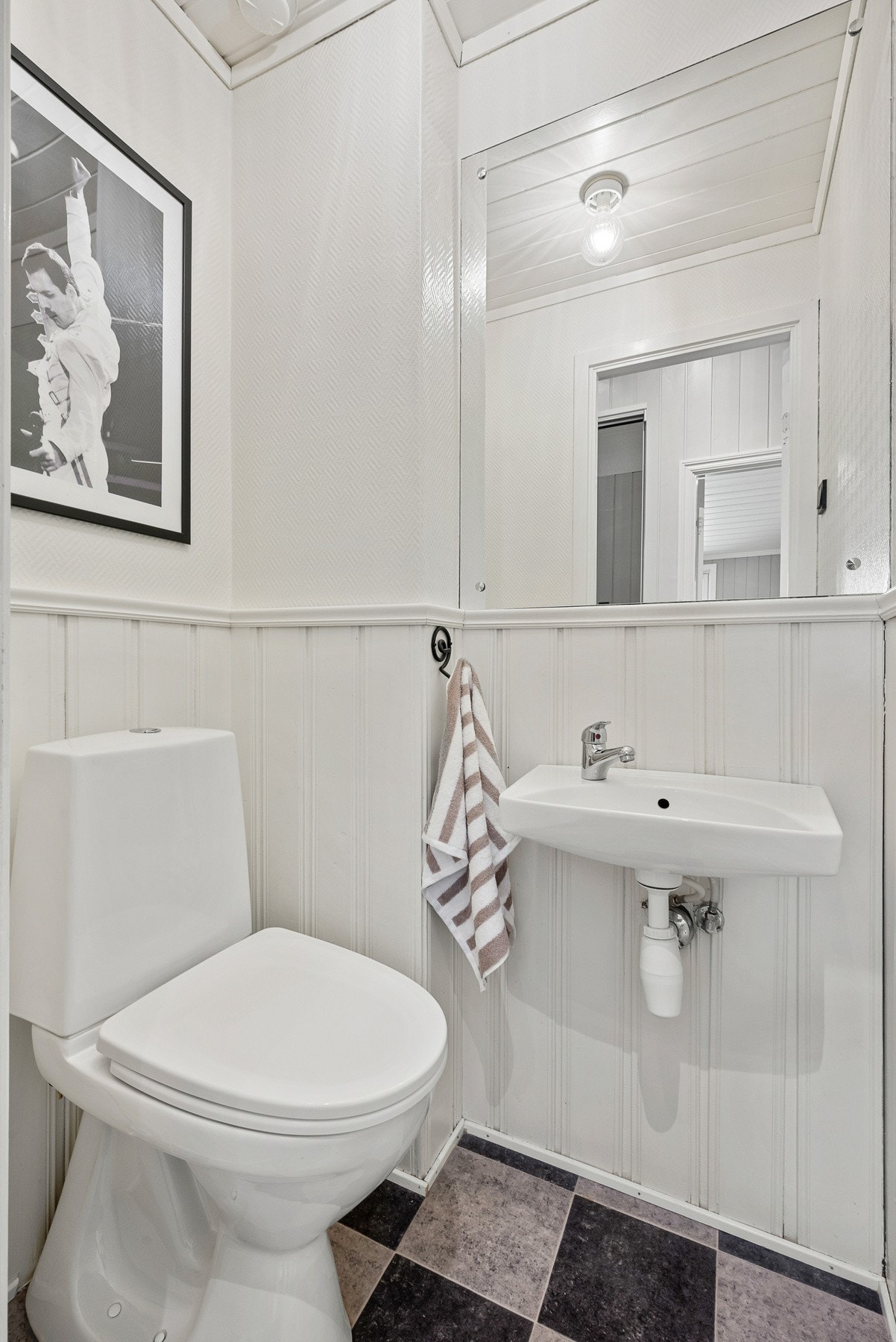 I tillegg er det eget toalettrom i 1. etasje. Galleribilde