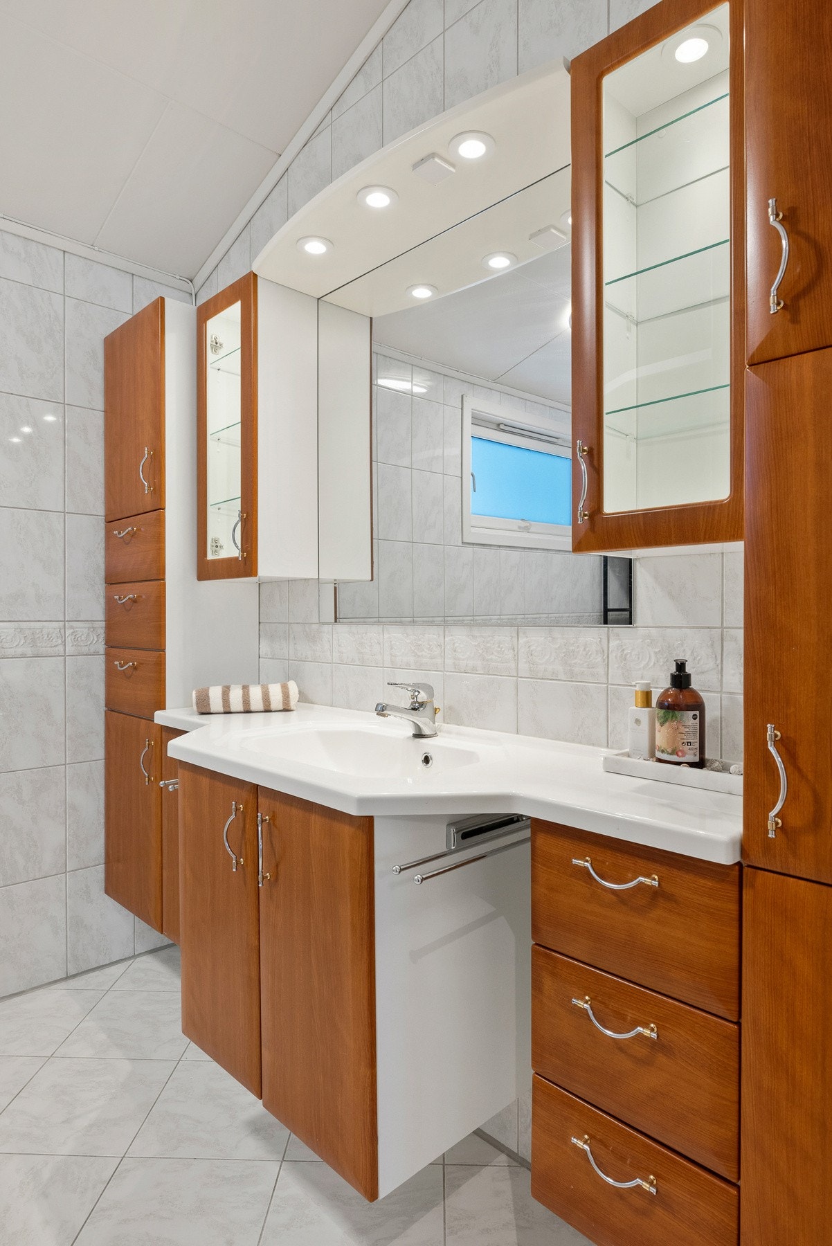 Badet ligger i 1. etasje, og er på ca. 5 kvm. Galleribilde