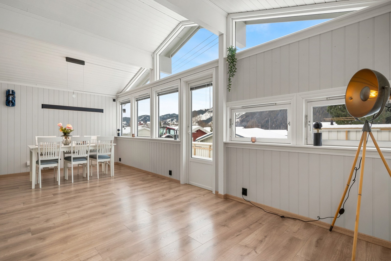 Fra stua er det også utgang til terrasse. Galleribilde