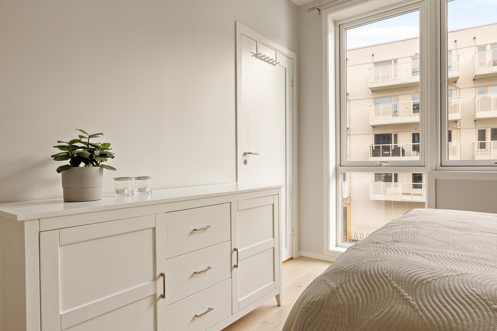 I tillegg finnes en innvendig bod på ca. 3,3 kvm som gir praktisk oppbevaringsplass. Galleribilde