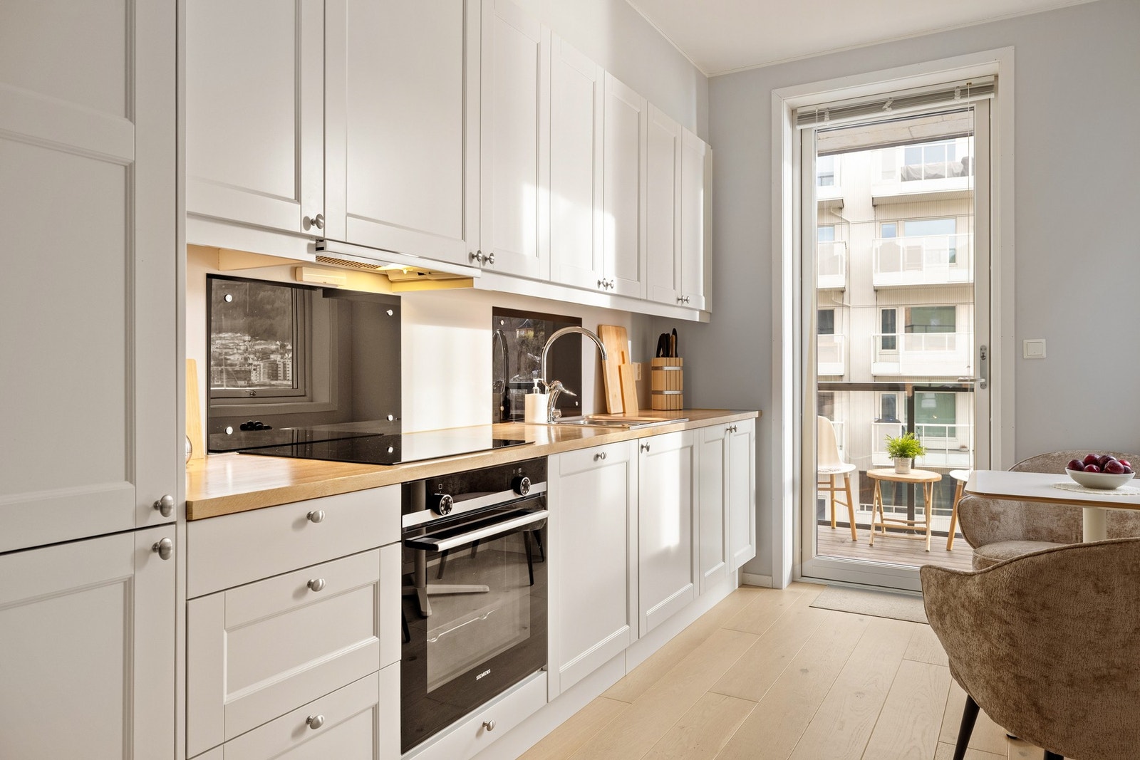 Kjøkkenet fremstår tidsriktig og moderne. Galleribilde