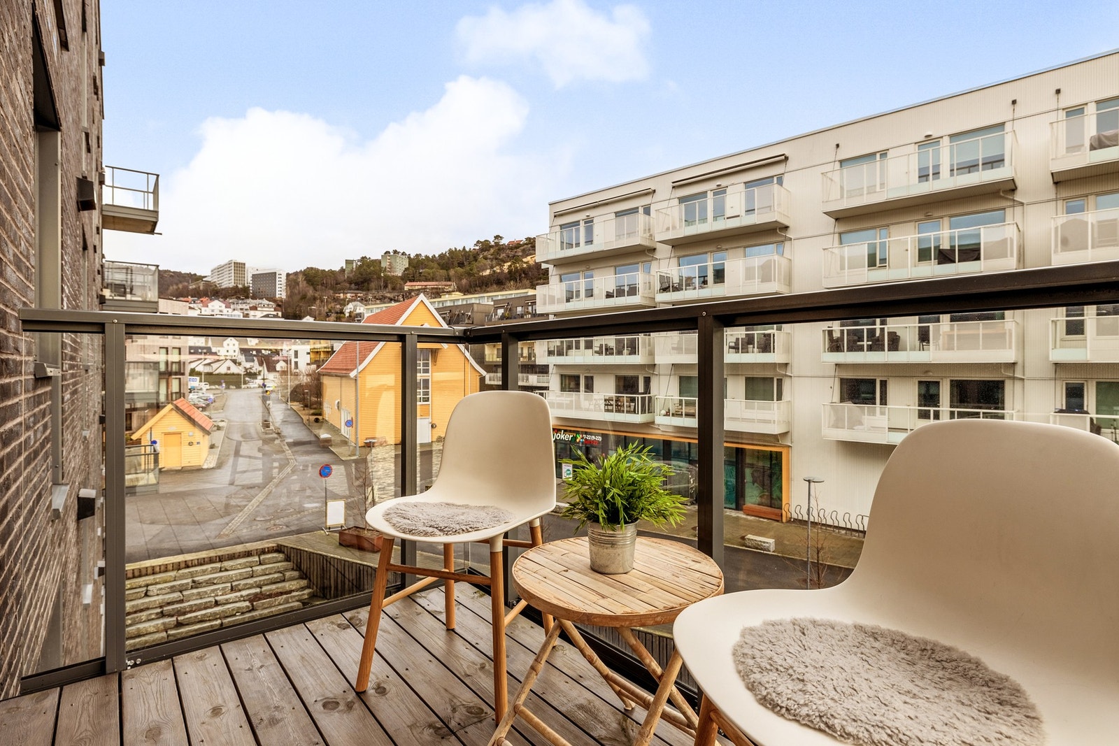 Boligen har en ekstra balkong på ca. 3 kvm med utgang fra kjøkkenet. Galleribilde