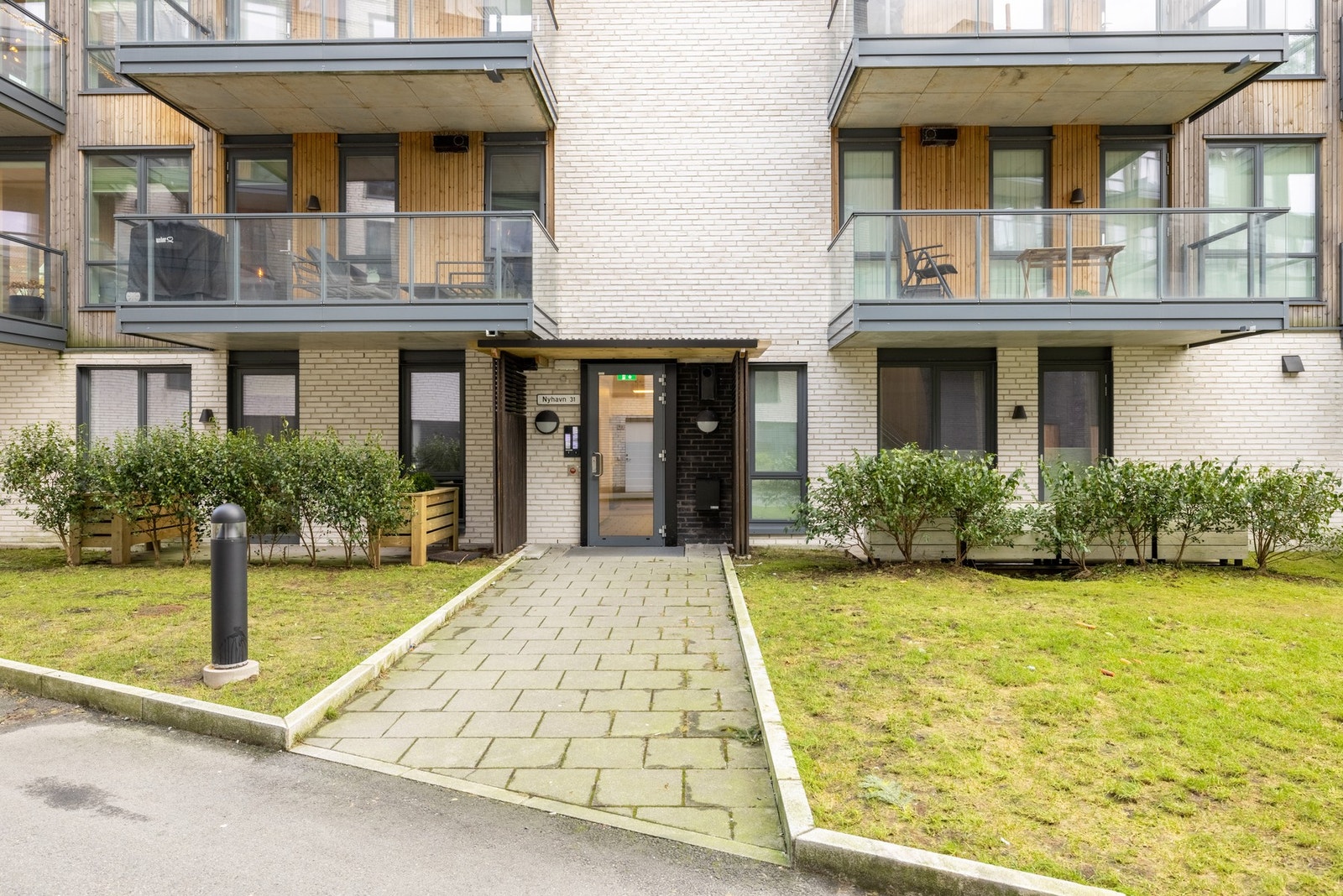 Velkommen til en moderne og stilren 3 roms leilighet fra 2020. Galleribilde