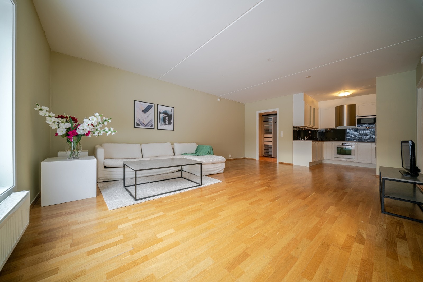 Innholdrik og fin leilighet med god planløsning og moderne standard. Galleribilde