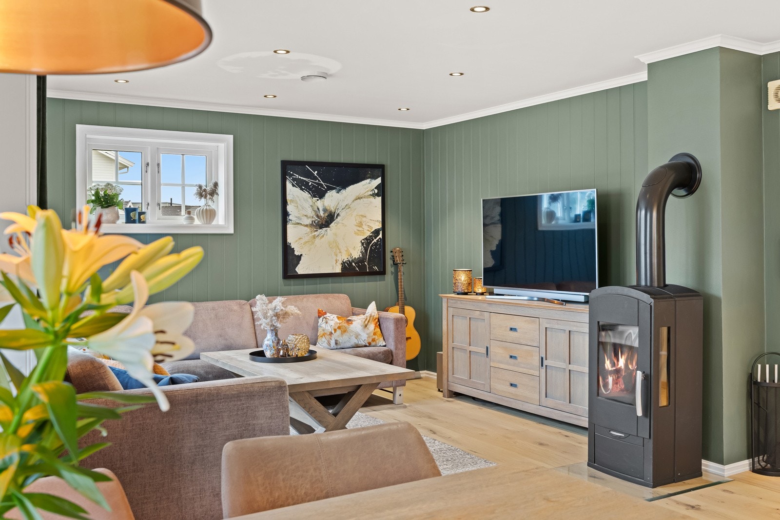 En flott peisovn bidrar til ekstra varme og hygge på kalde dager. Galleribilde