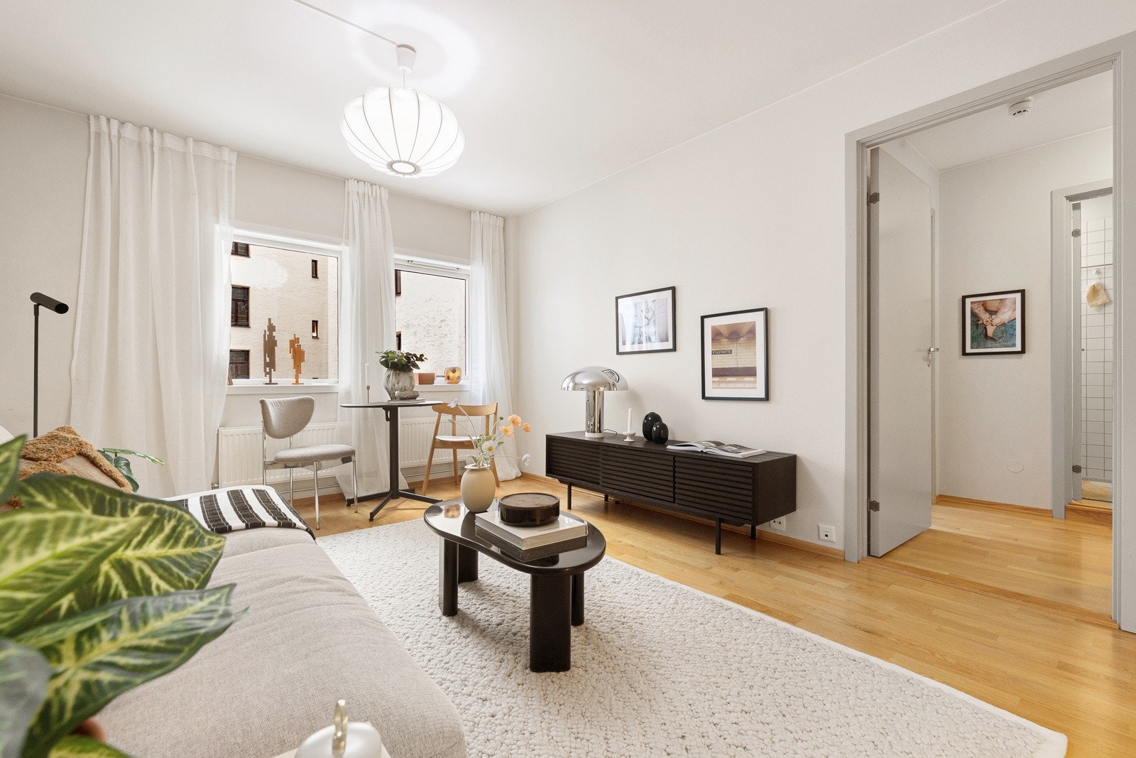 En attraktiv & lys 2-roms like ved Slottet i rolig, enveiskjørt gate Galleribilde