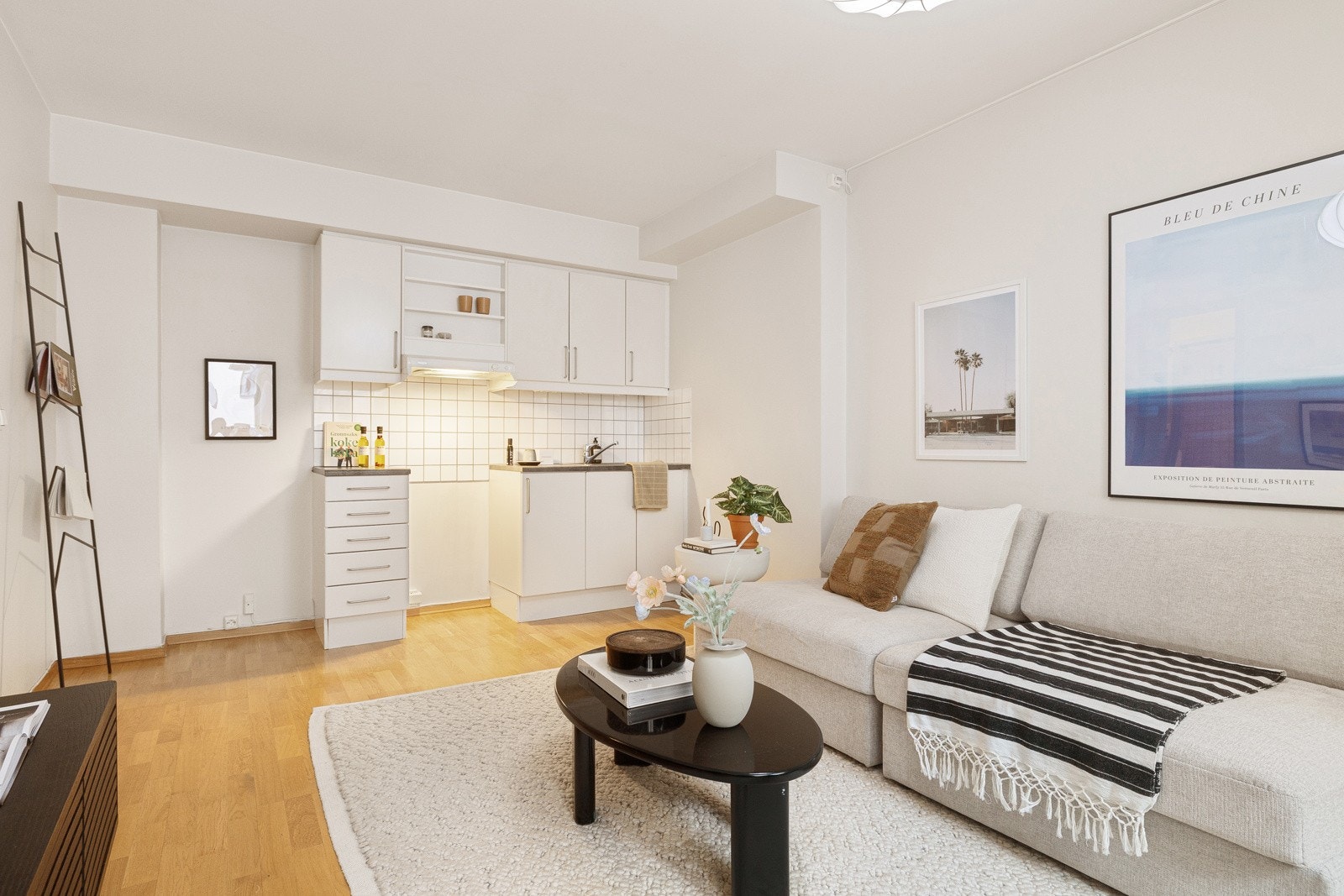 Leiligheten har mekanisk ventilasjon og varmes opp av radiatorer Galleribilde