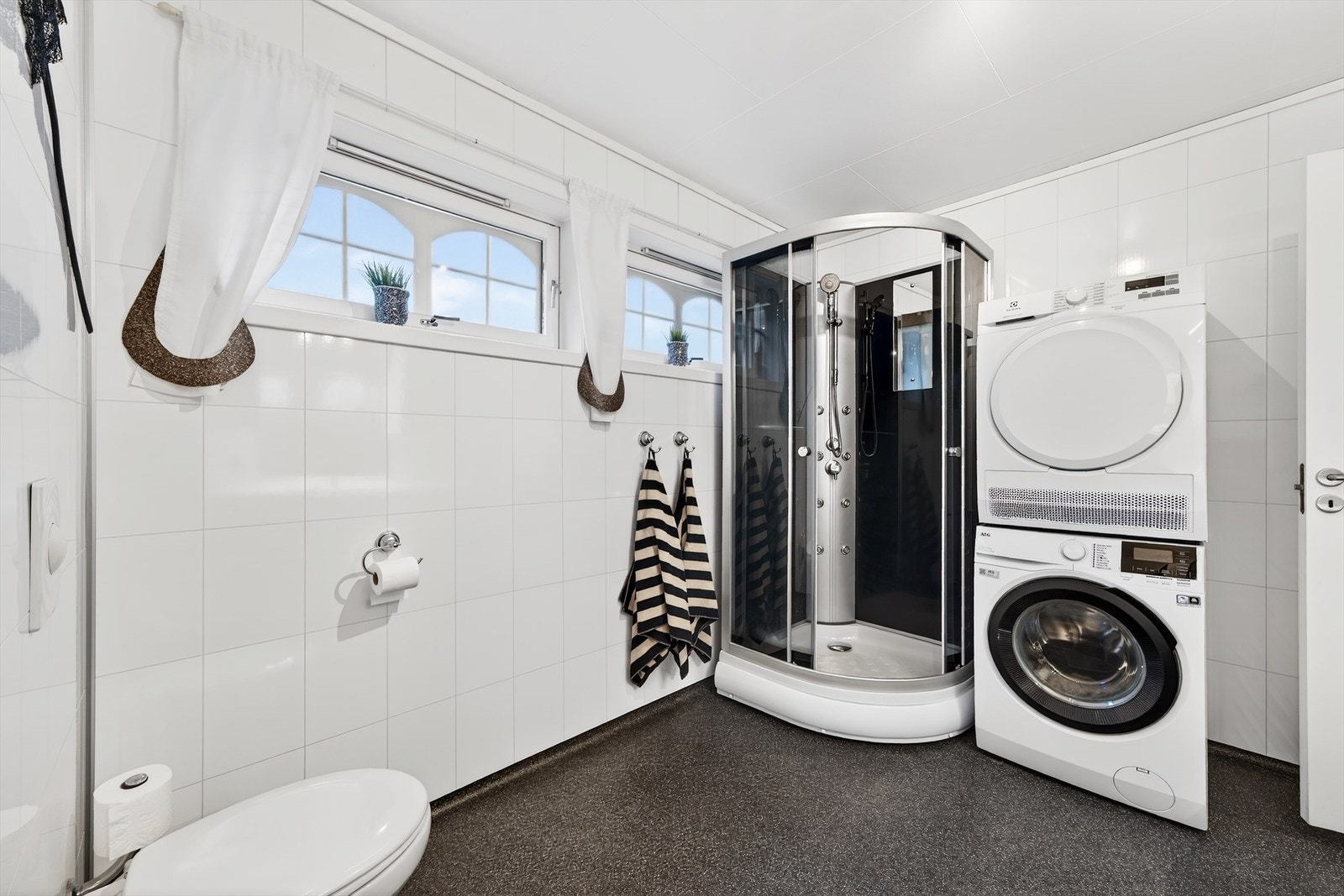 Bad/vaskerom hovedetasjen Galleribilde