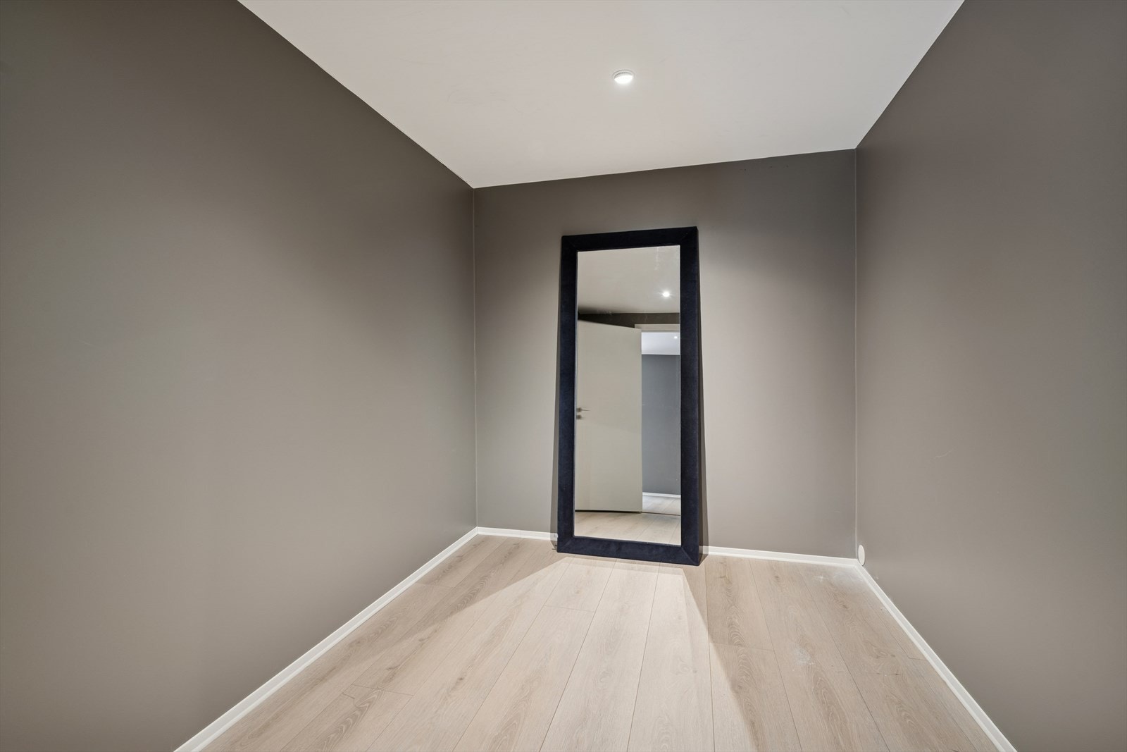 Tilknyttet bod som enkelt kan innredes som et praktisk walk-in-closet. Galleribilde