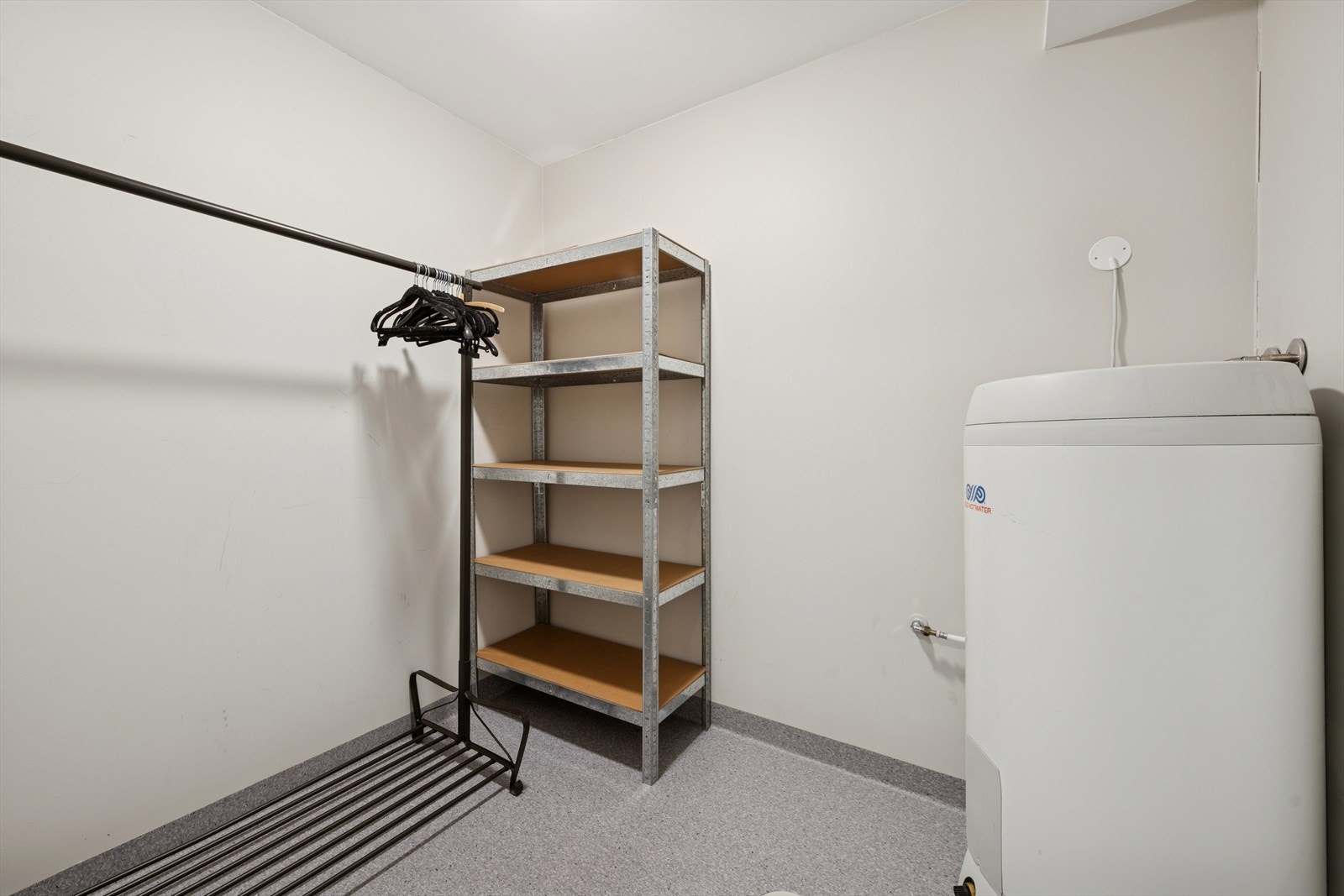 Hybelen har en egen bod som gir gode lagringsmuligheter. Galleribilde