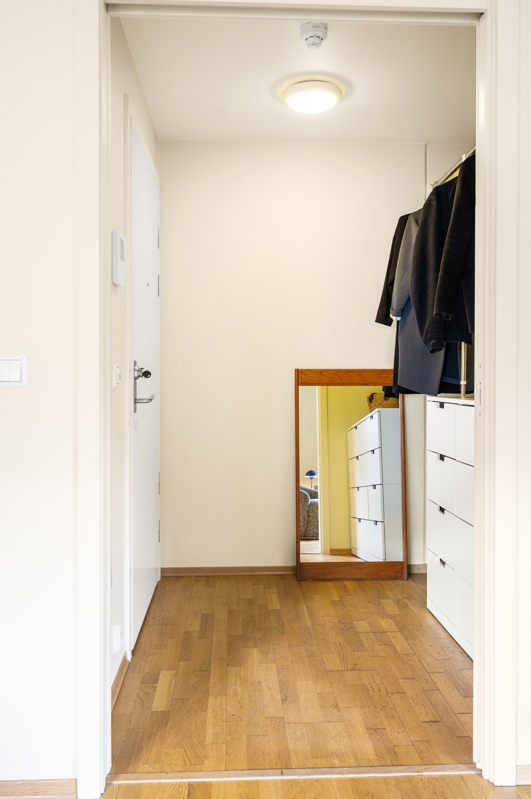 En innbydende entré som setter tonen for resten av leiligheten Galleribilde