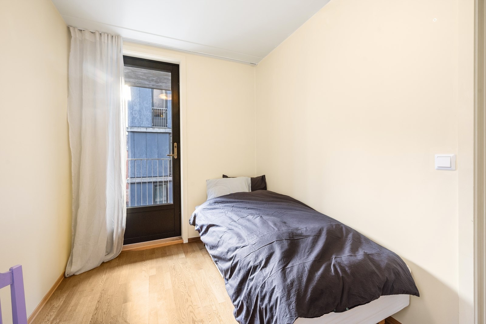 Soverommet er et lyst og romslig rom med gode innredningsmuligheter. Galleribilde