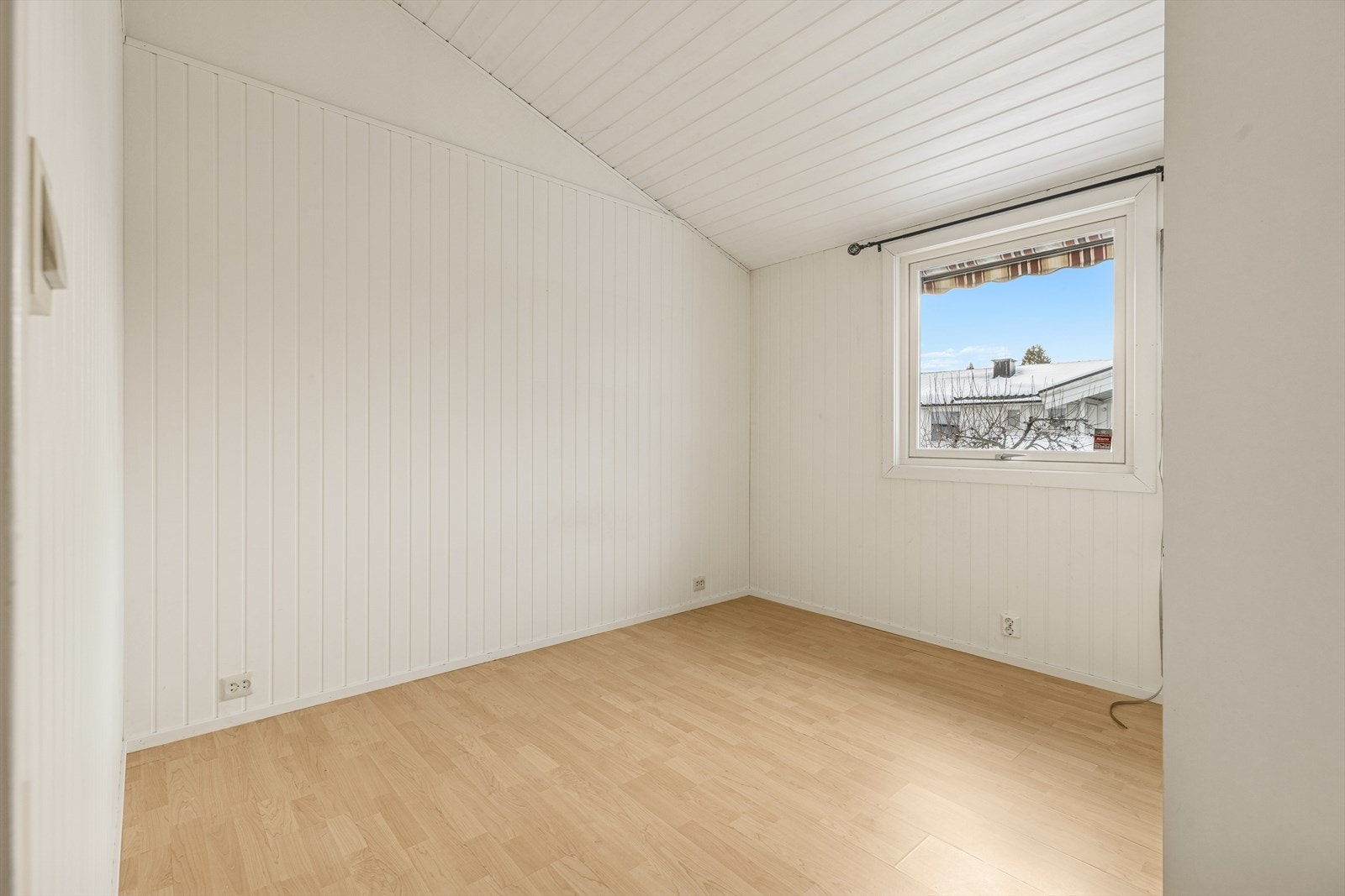 Det finnes 3 soverom i 1. etg. (alle med garderobeløsning). Galleribilde