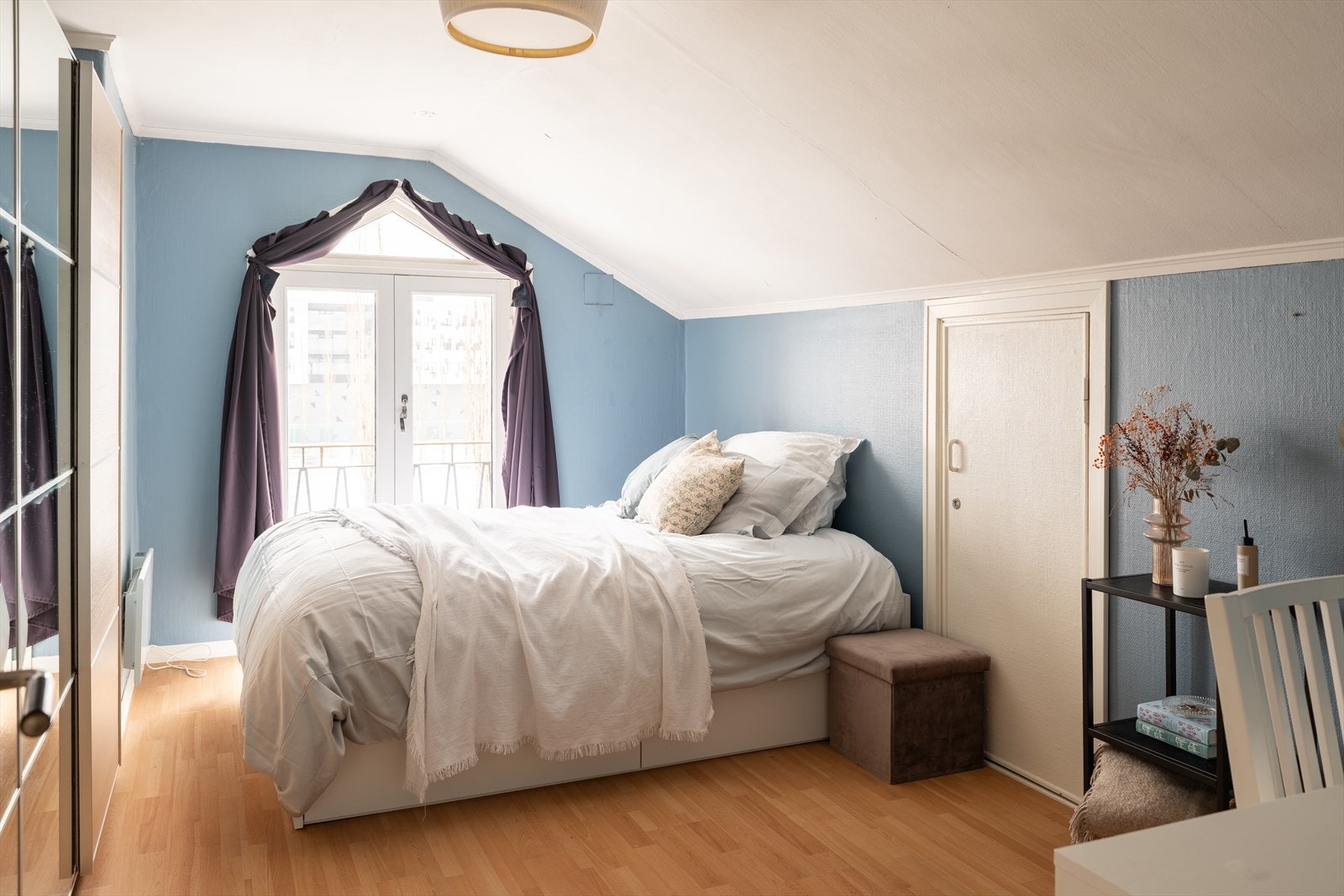 Det ene soverommet på det øverste planet måler 14 m². Galleribilde