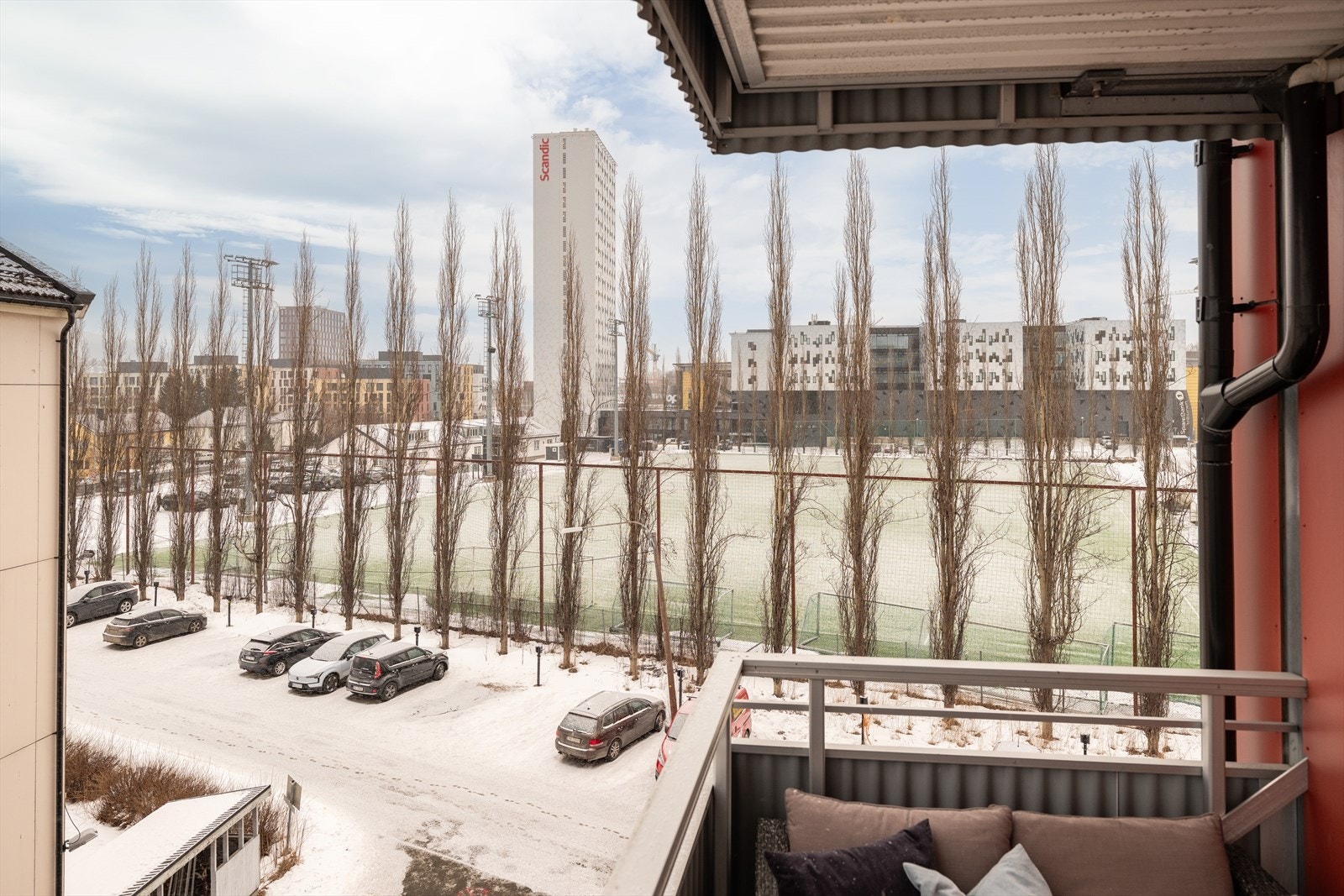 Her bor du kun få minutters gange unna Lerkendal stadion som byr på spennende underholdning og mulighet til å trene på Impulse treningssenter. Midt i smørøyet av byens store studie- og arbeidssteder, med NTNU, HHiT, St. Olavs og sentrum innen gangavstand. Galleribilde