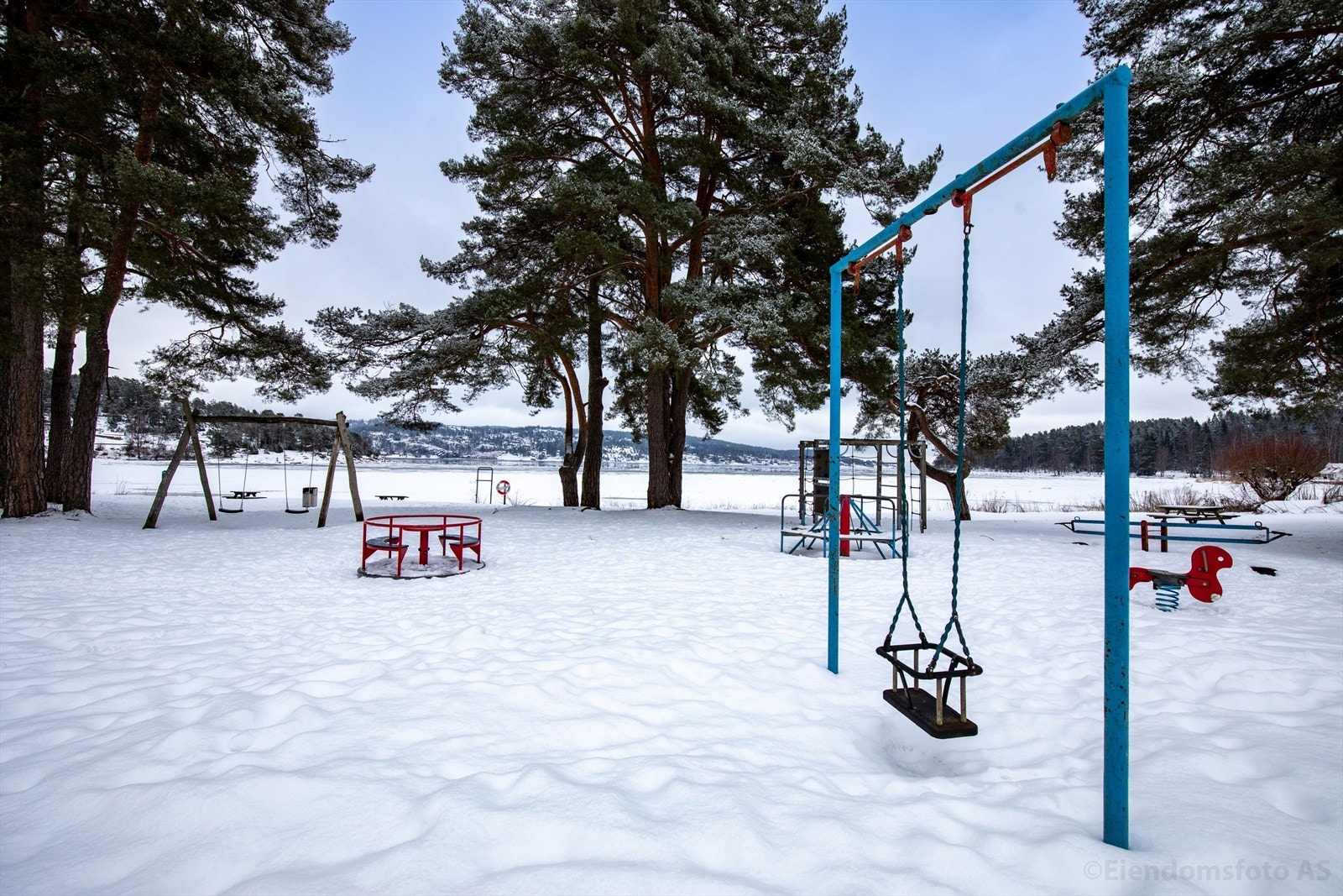 Berger badestrand har også flotte lekeområder for barna Galleribilde