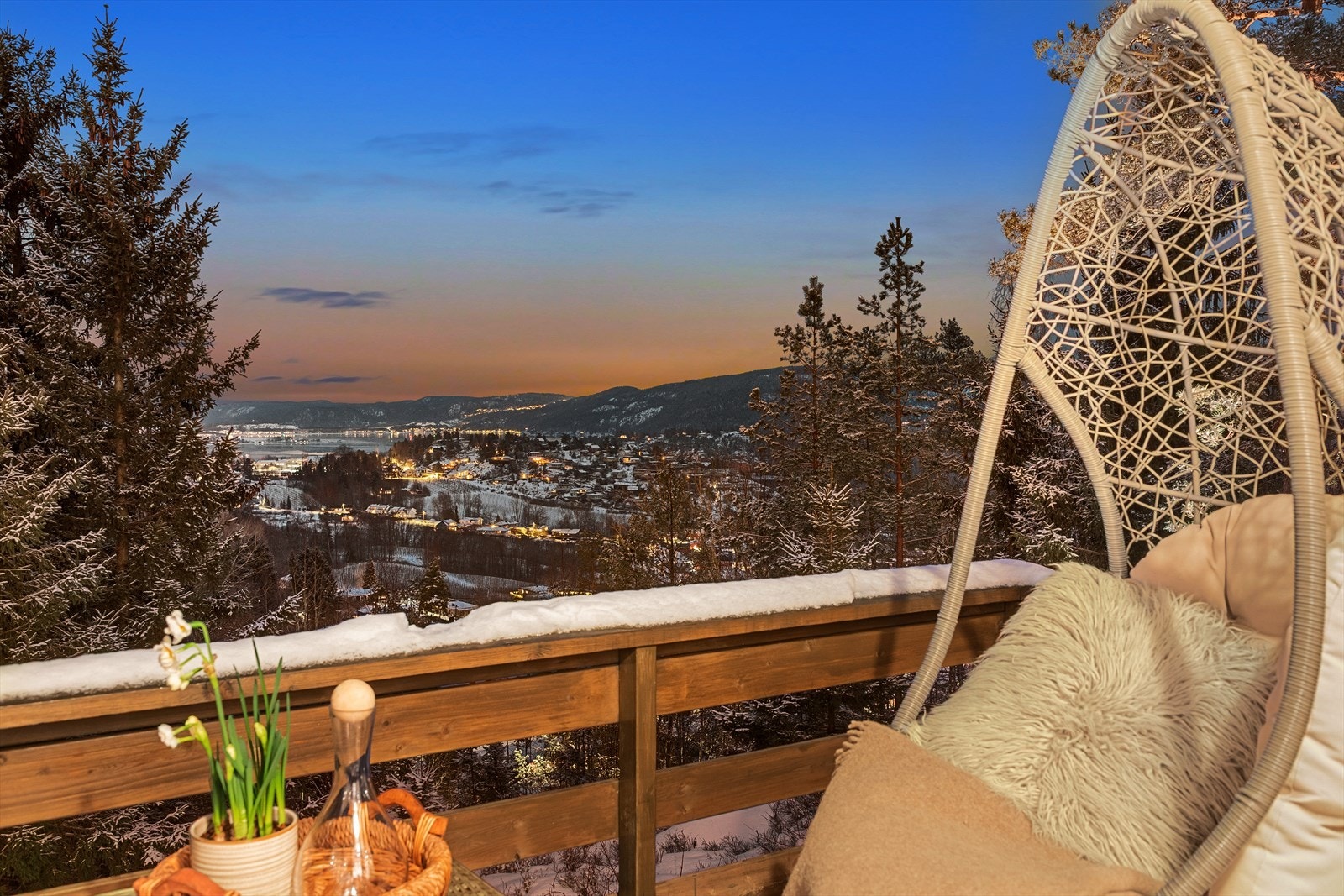 Dette er en flott enebolig beliggende i naturskjønne omgivelser på Berger, med nydelig utsikt! Galleribilde