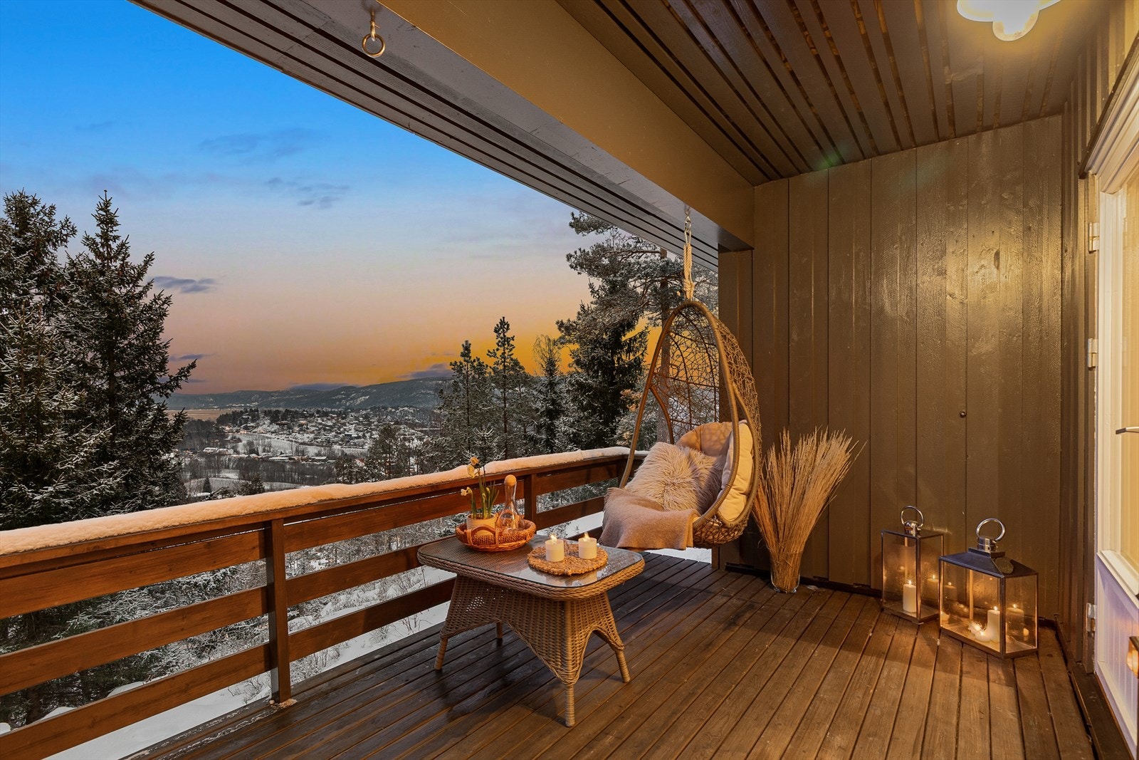 Her kan du nyte fantastisk utsikt mot fjorden Galleribilde