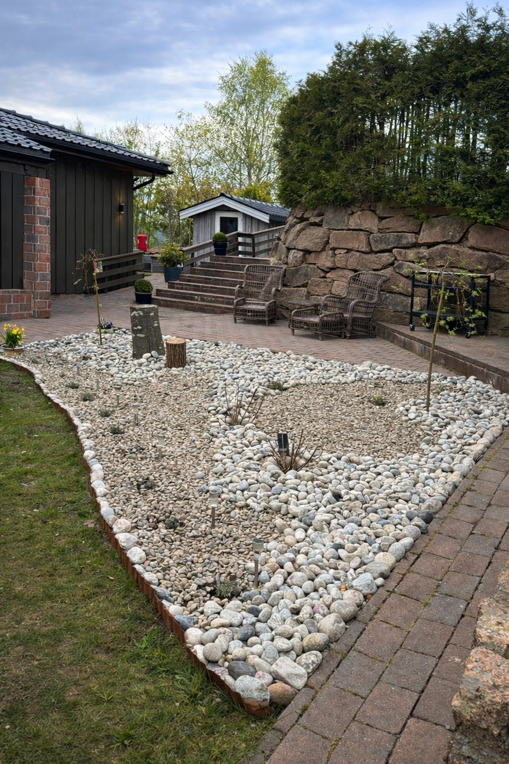 Selgers private bilde - Uteområdet er meget pent opparbeidet Galleribilde