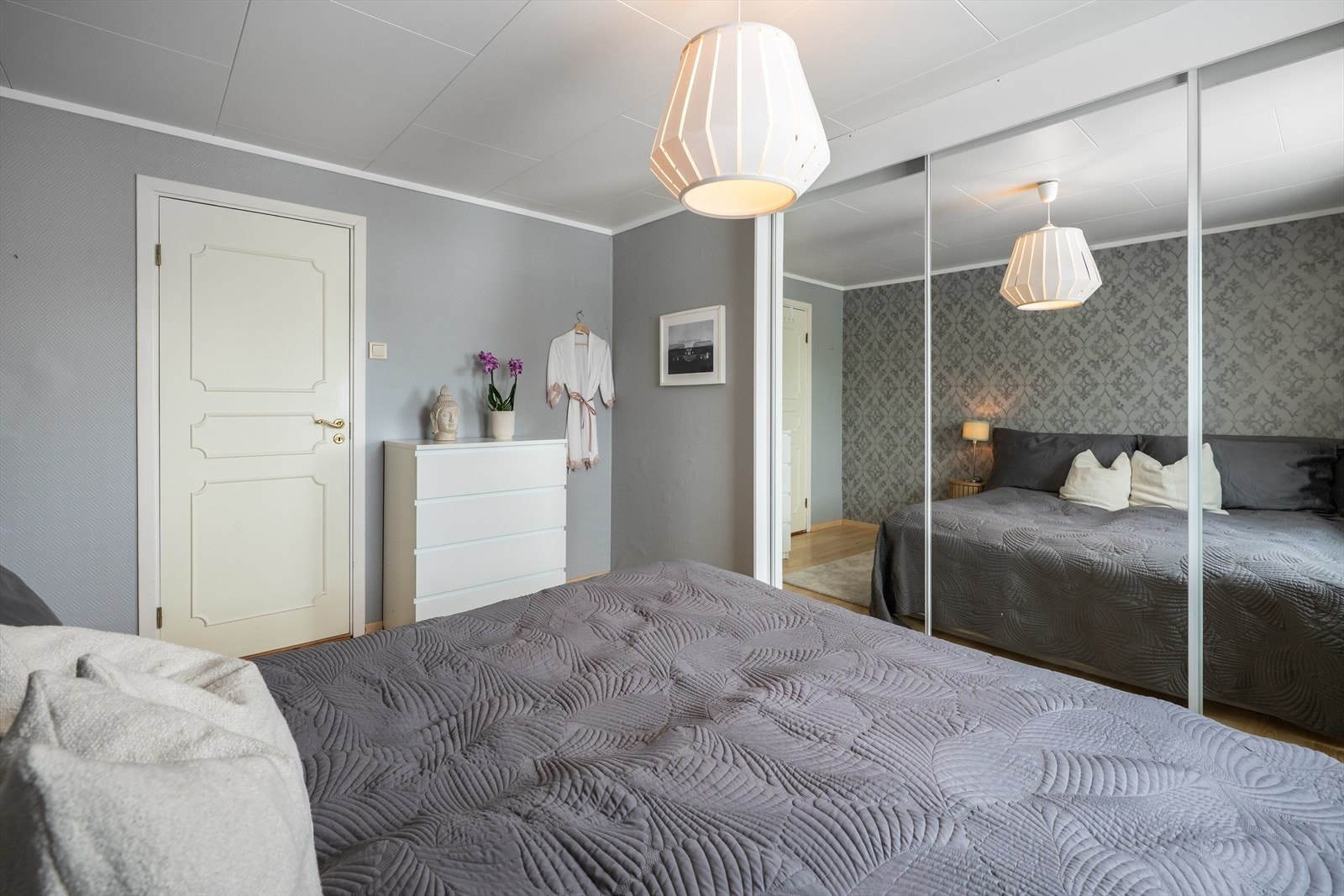 Det er god plass til seng og annet ønskelig møblement. Galleribilde