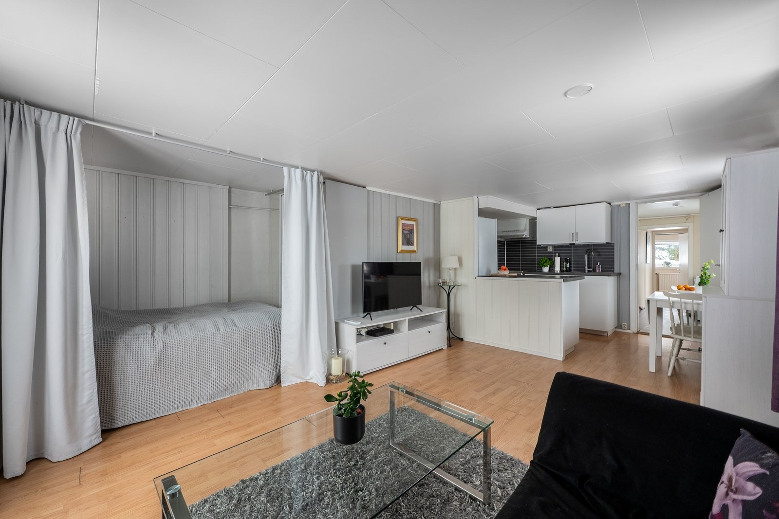 Kjelleretasje. Rommet er ikke godkjent (se pkt. ferdigattest i salgsoppgaven). Galleribilde