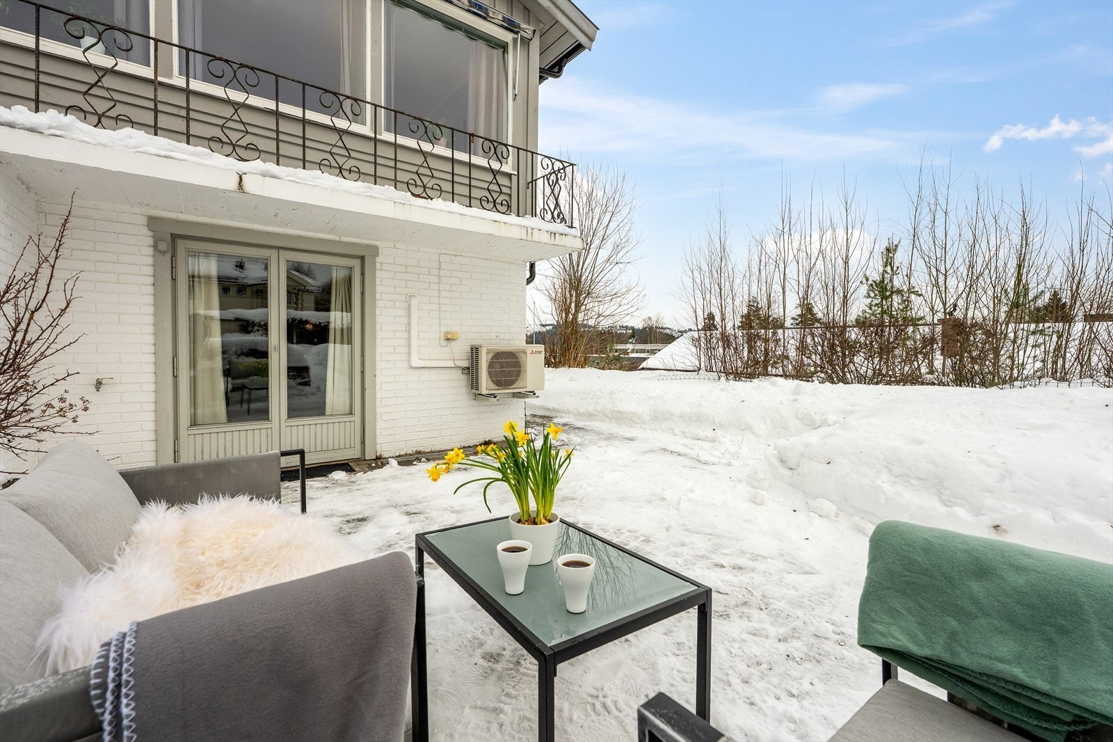 kjelleretasjen har utgang til hagen og uteområdet. Galleribilde