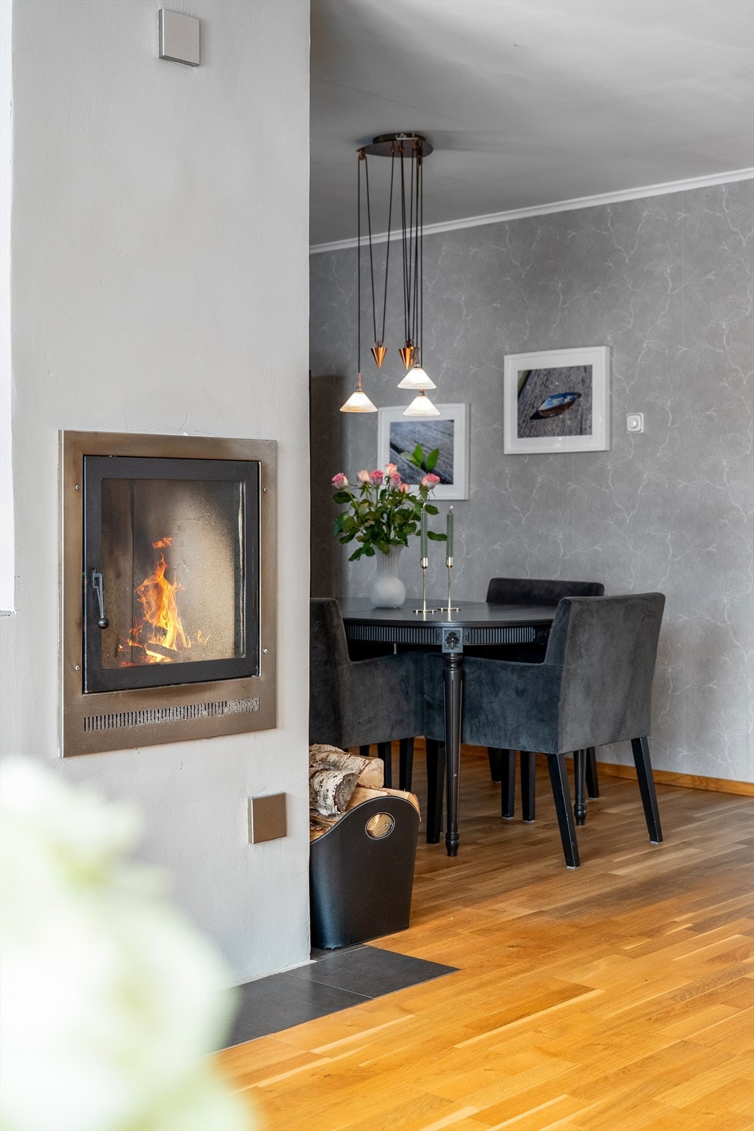 Ildsted i stuen. Galleribilde