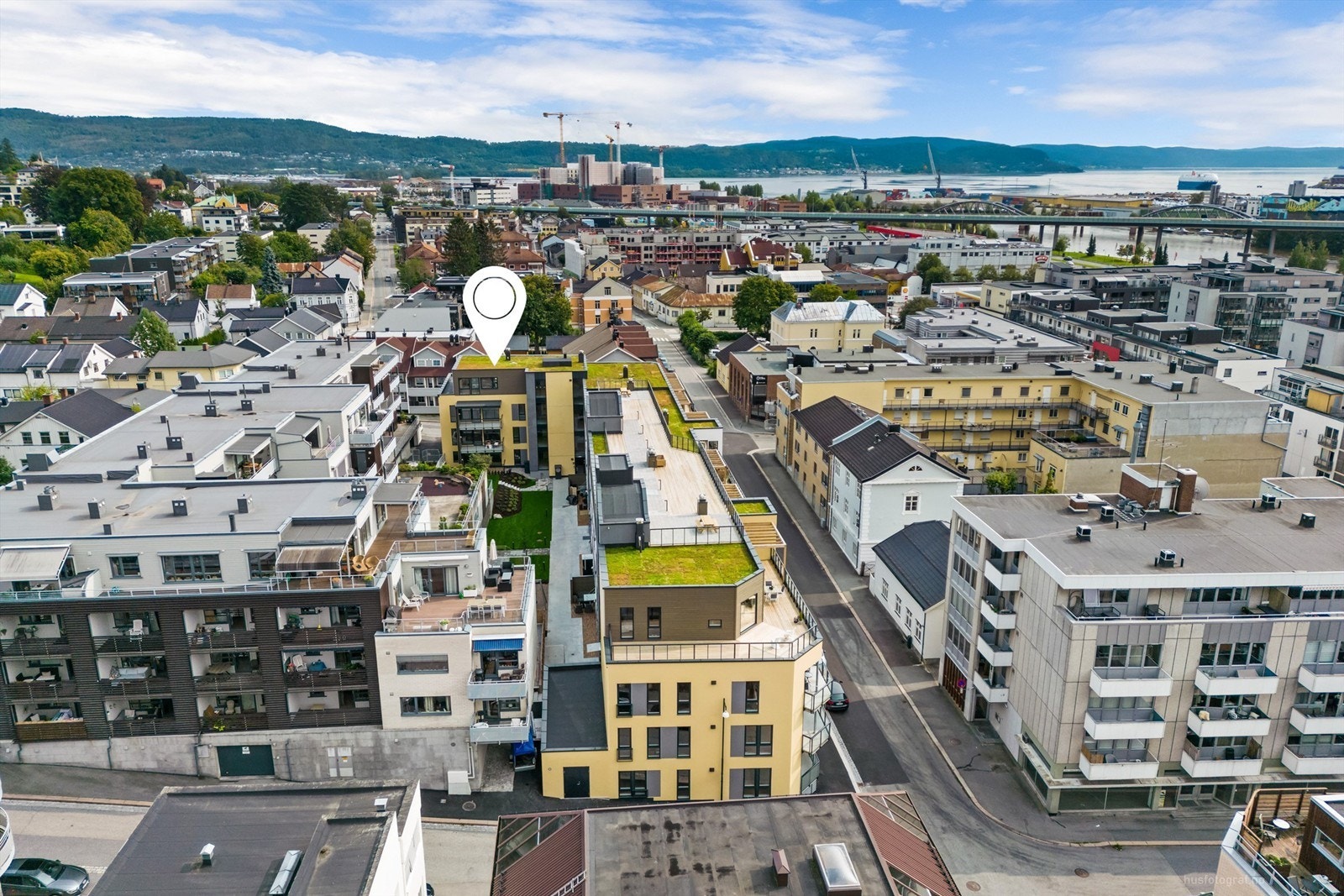 Nabolagsrestaurant "Lille Ælling" som ligger i et par kvartaler nedenfor, langs Bragernes Strand - Sommerbilde fra tidligere annonse. Galleribilde