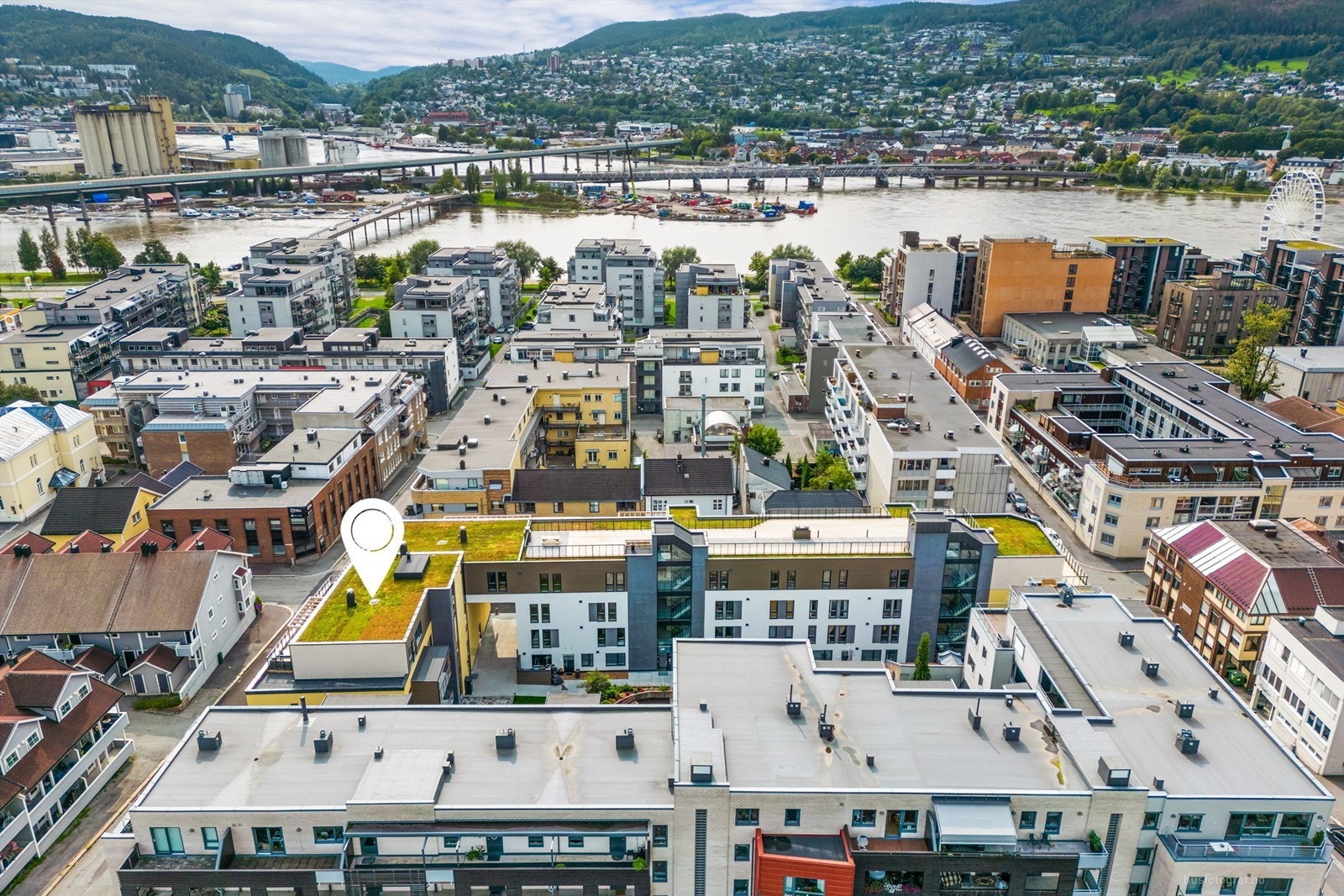 Sentral og pendlervennlig leilighet beliggende i et sentrumsområde som har mye å tilby - Sommerbilde fra tidligere annonse.
Foto: Stine Jørgensen Prøitz Galleribilde