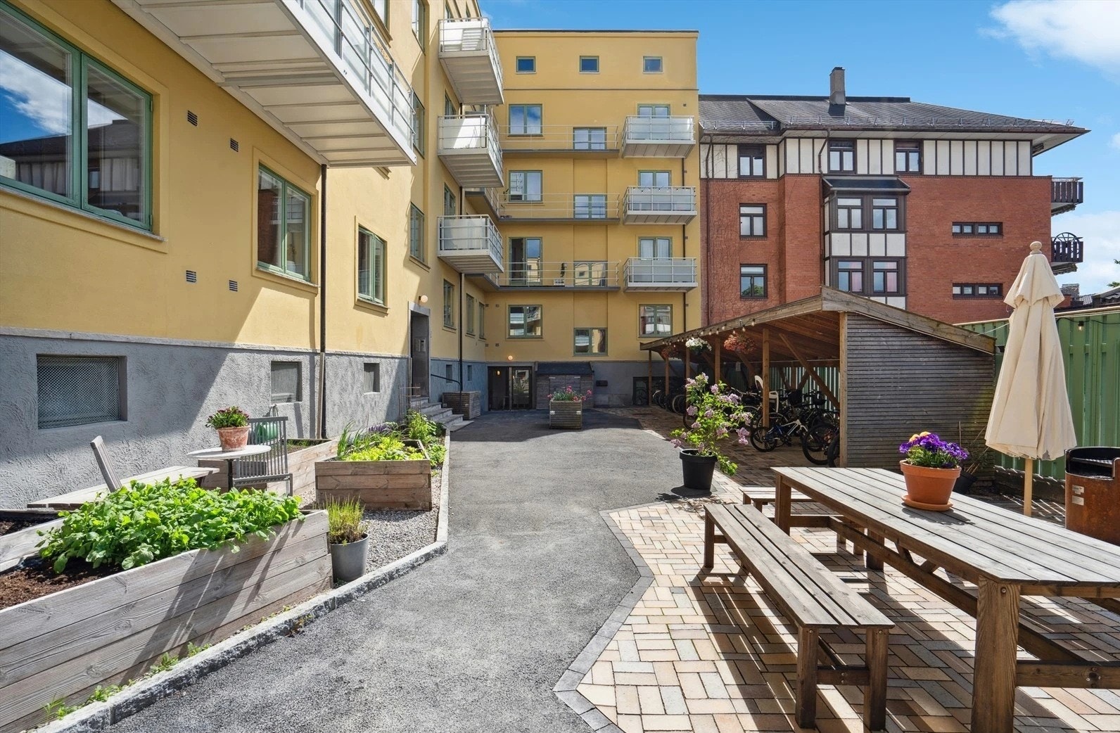 Borettslaget har en meget hyggelig bakgård. Galleribilde