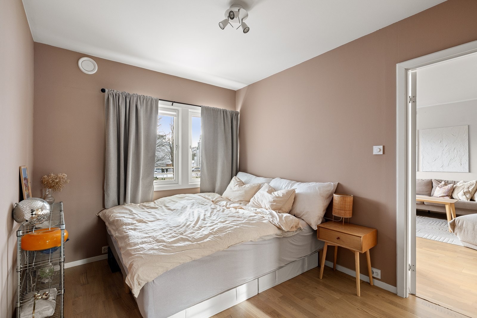 Pent soverom malt i delikate farger Galleribilde