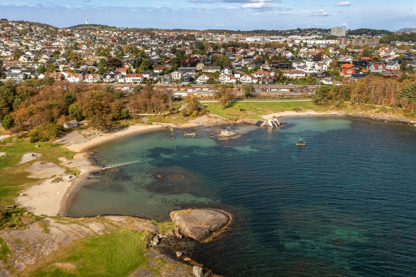 En liten sykkeltur unna ligger fantastiske Vaulen badeplass Galleribilde