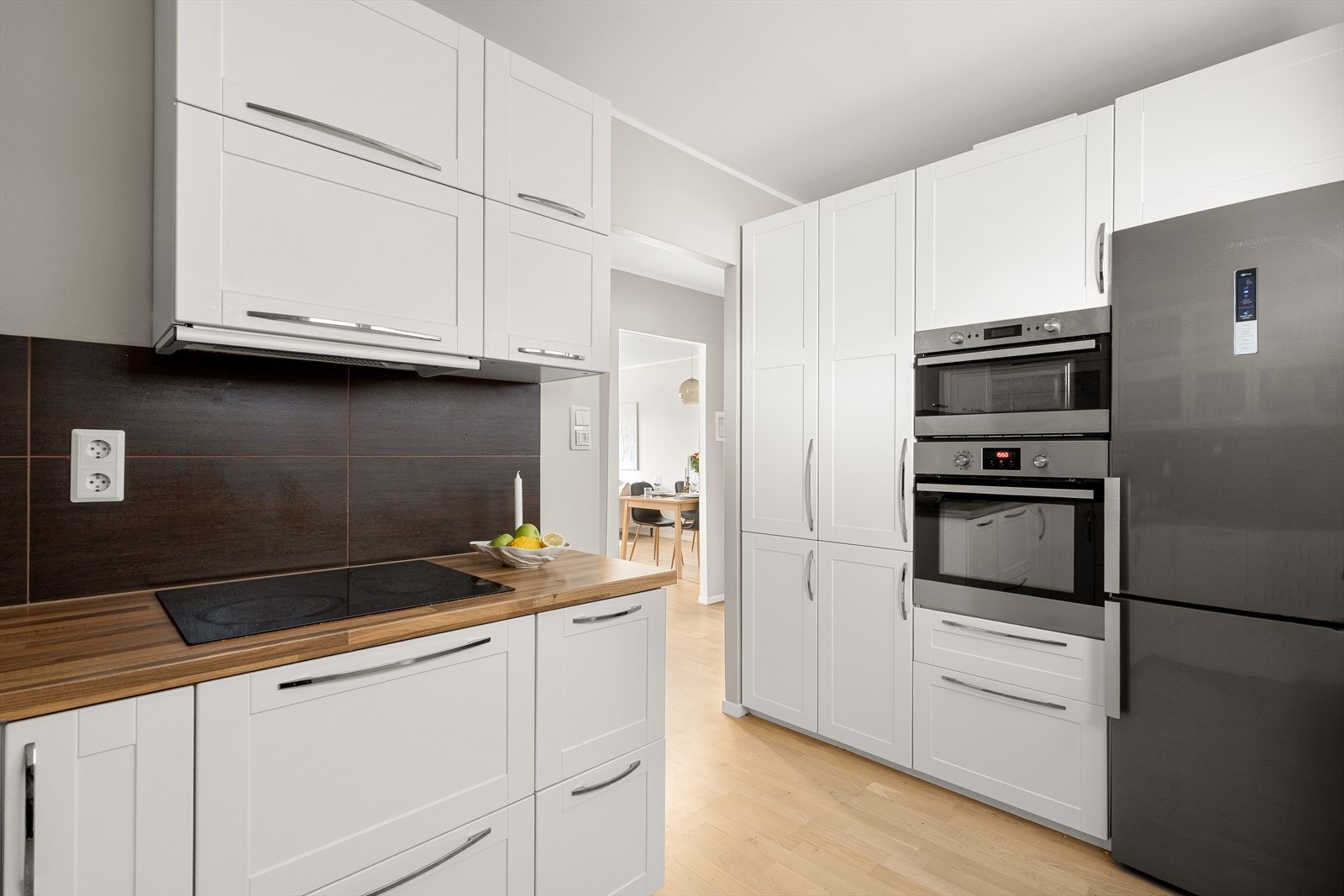 Pent kjøkken i hvit utførelse fra ca 2013 Galleribilde