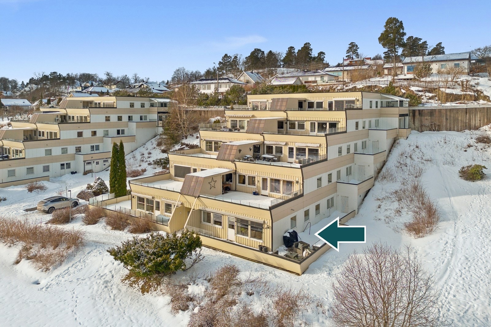 Eiendommen ligger i et etablert og attraktivt boligområde på Vear, med kort avstand til skole, butikk, buss, natur og vann Galleribilde