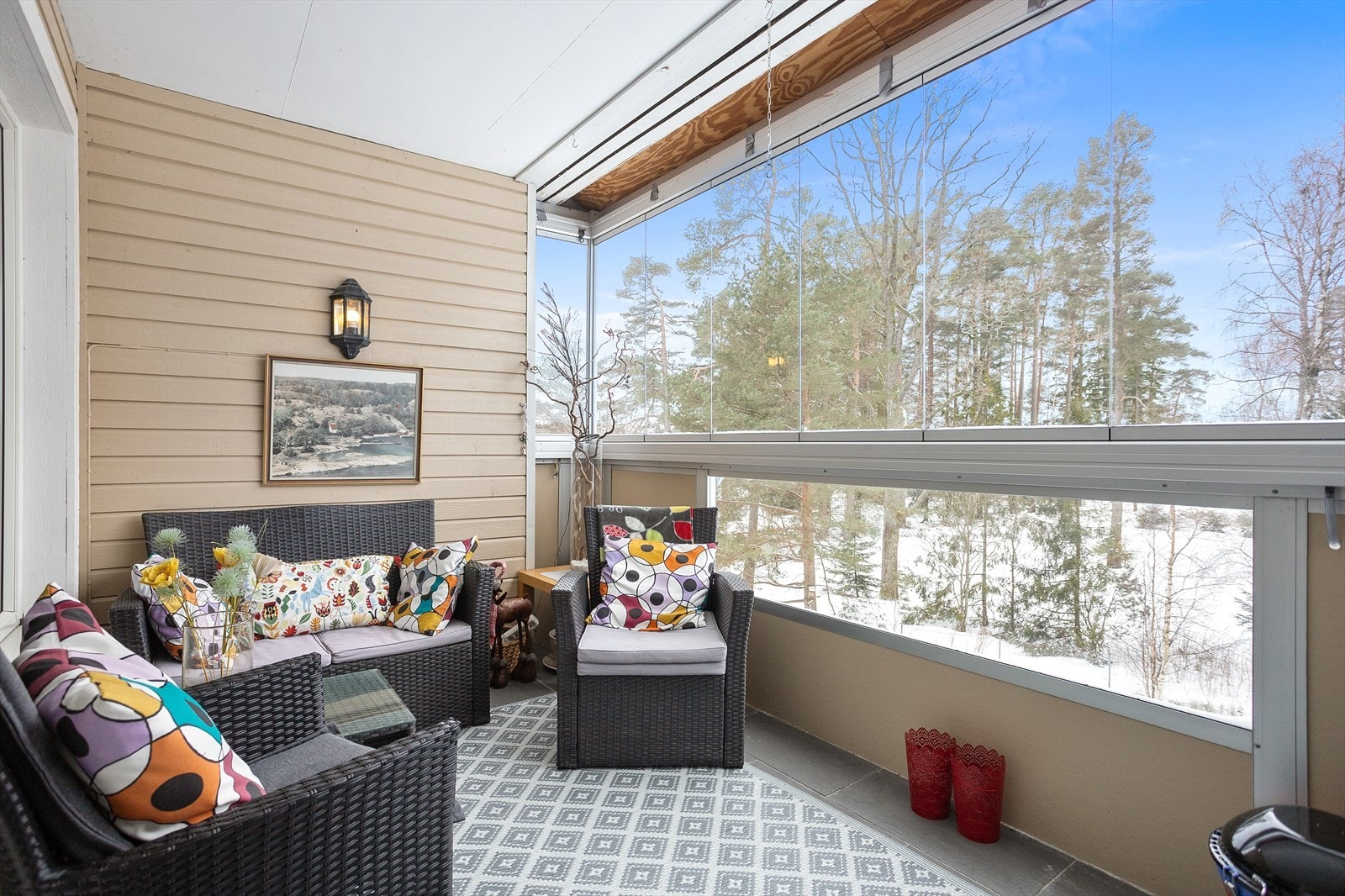 Innglasset balkong som byr på gode solforhold. Galleribilde