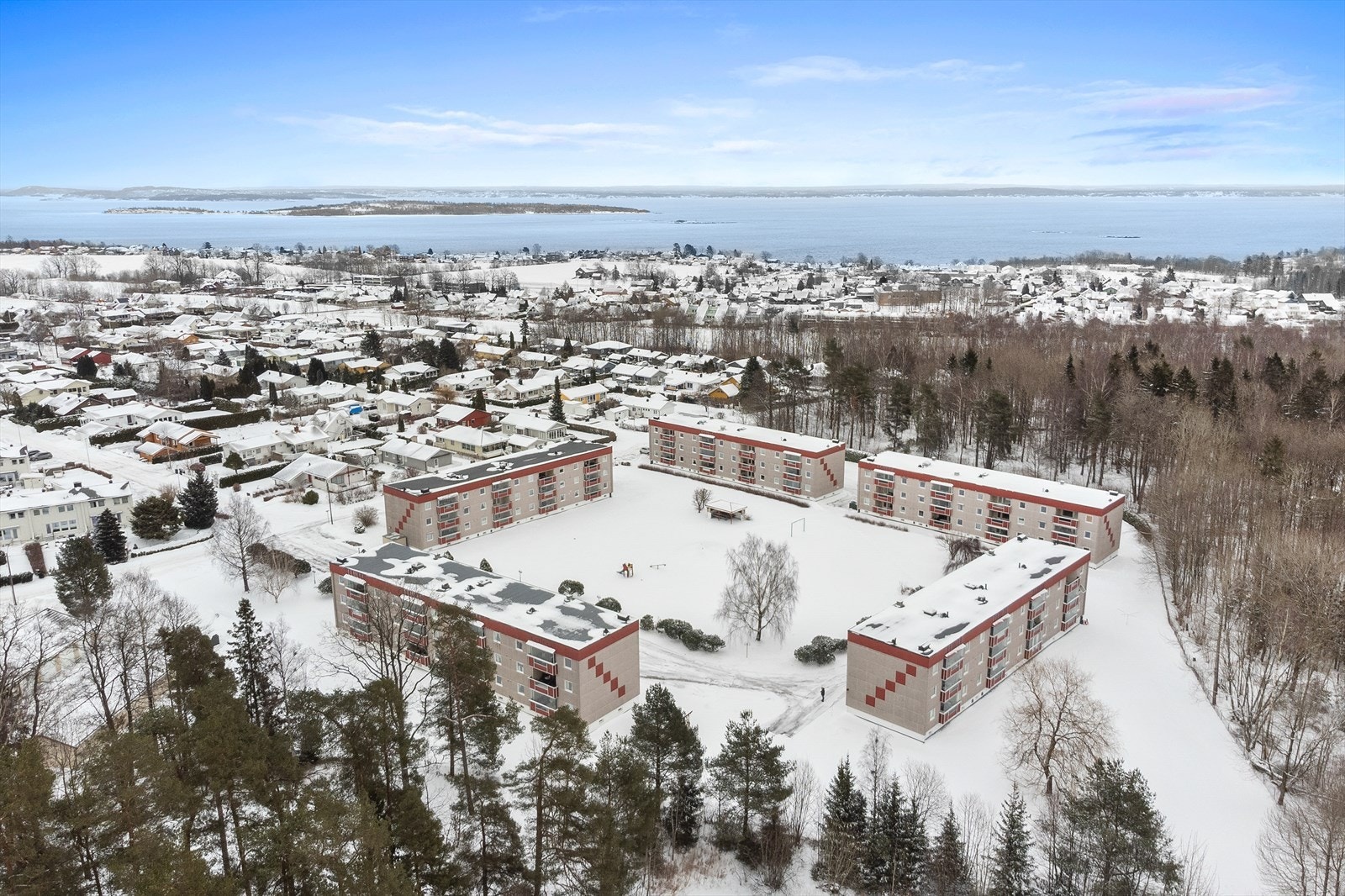 Vi ønsker velkommen til en praktisk og fin bolig. Velkommen til visning! Galleribilde