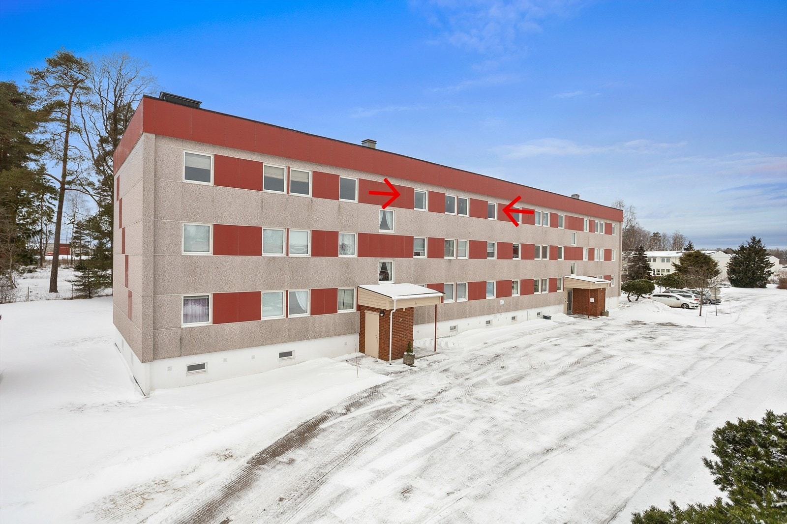 Stor, tiltalende og oppgradert leilighet beliggende i 3. etasje i et attraktivt og veletablert borettslag tilknyttet Breidablikk I Borettslag. Galleribilde