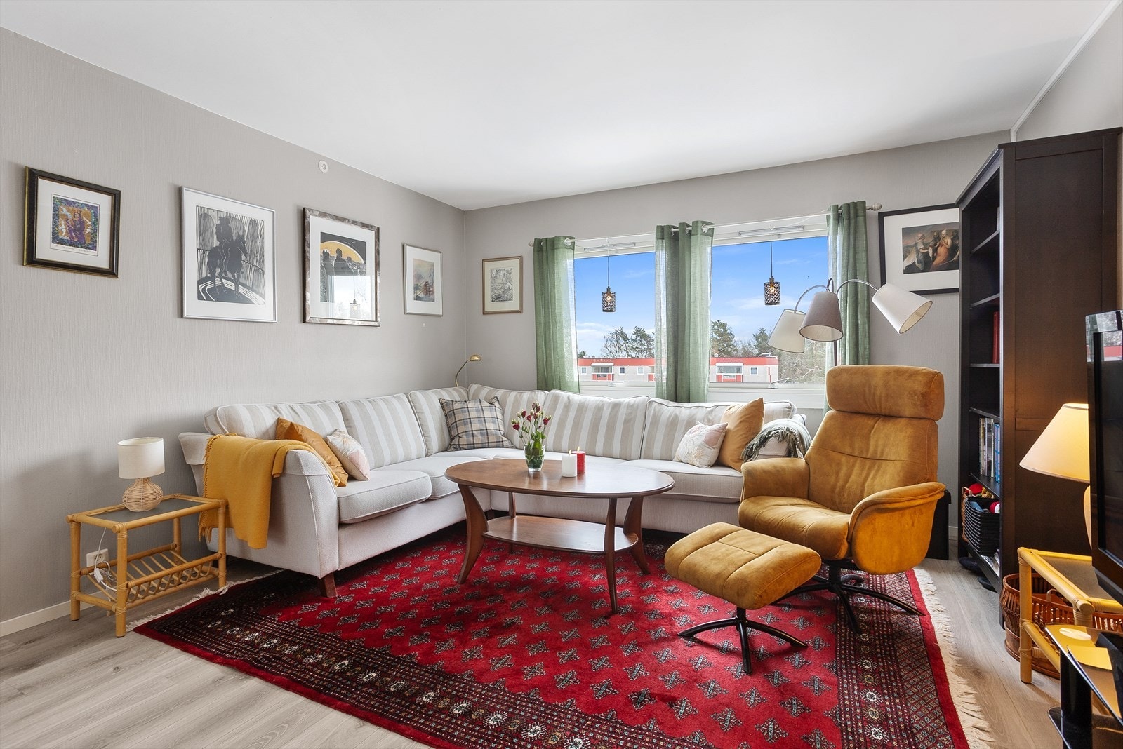 Lys og innbydende stue. Galleribilde