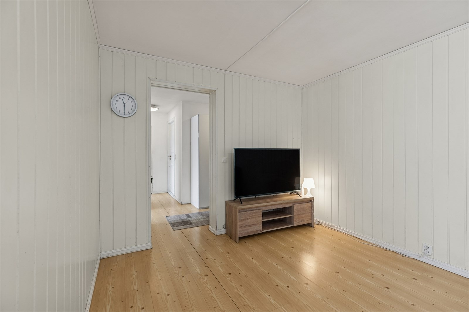 Her er det plass til sofagruppe, mediemøblement og spiseplass. Galleribilde