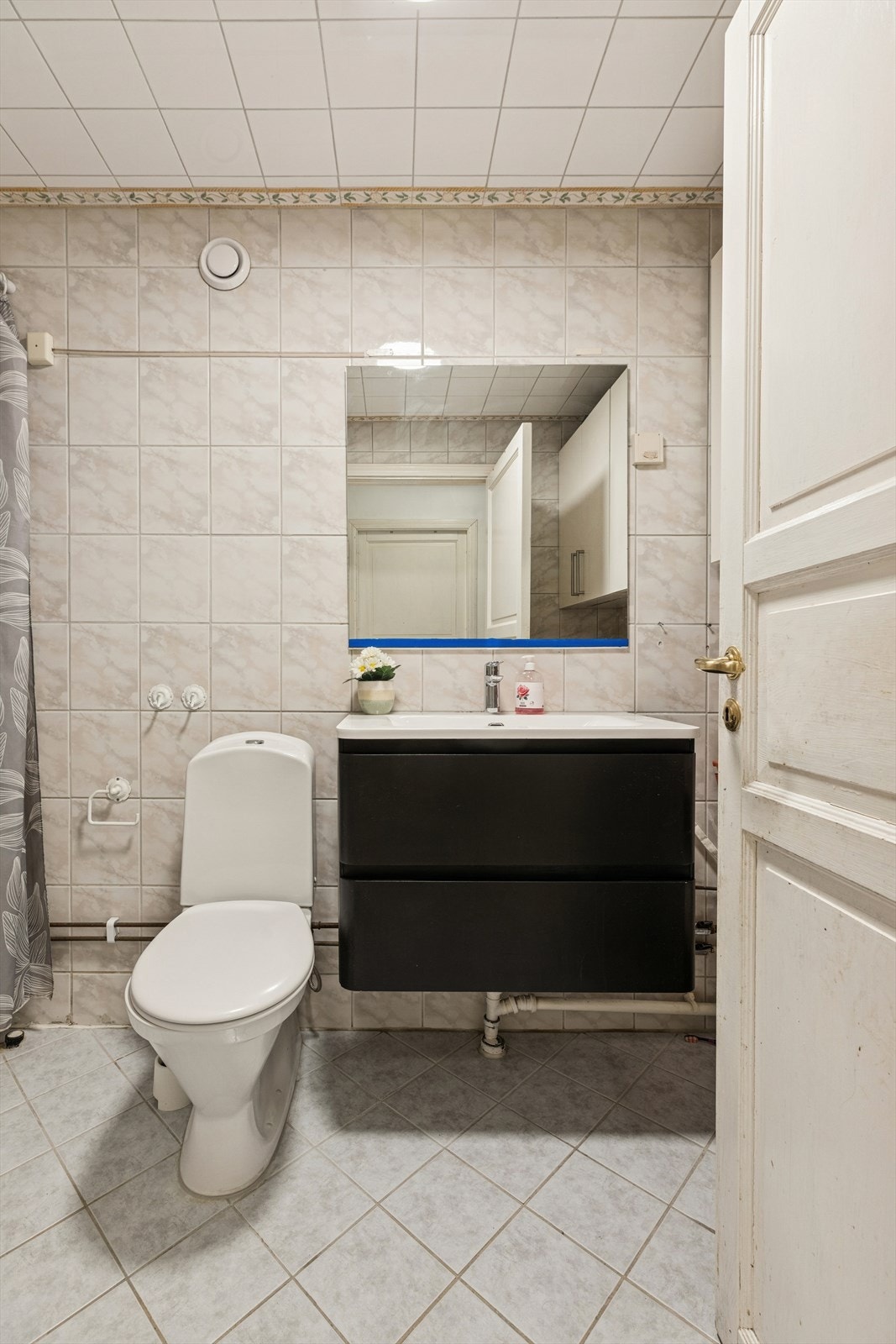 Rommet ventileres via mekanisk avtrekk. Galleribilde