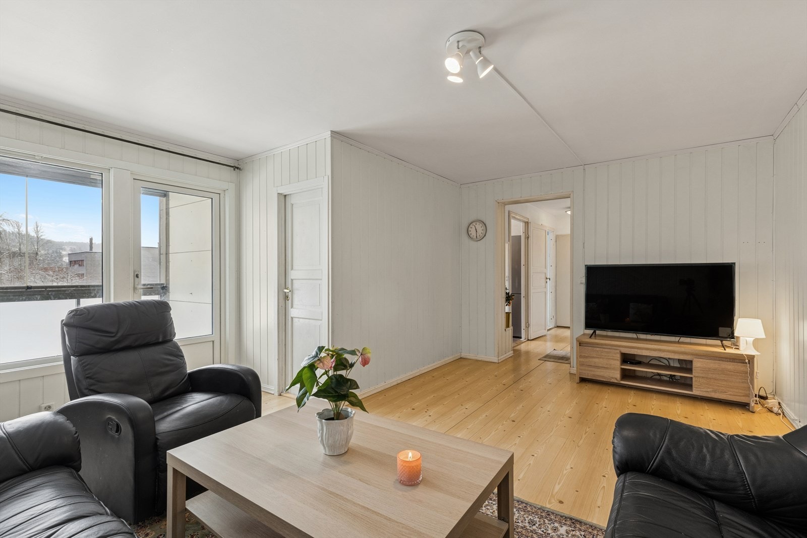 Din lokalmegler Farzan Hamid Khan v/DNB Eiendom har gleden av å presentere Jerikoveien 93B! Galleribilde