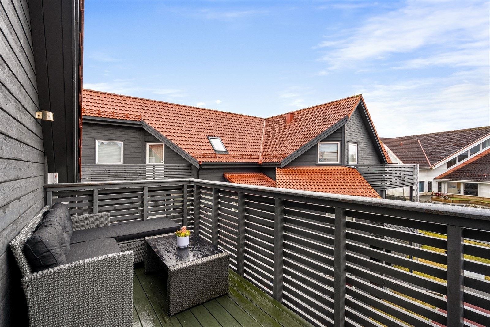 Balkongen er sørvest vendt og har sol på dagen og kvelden. Galleribilde