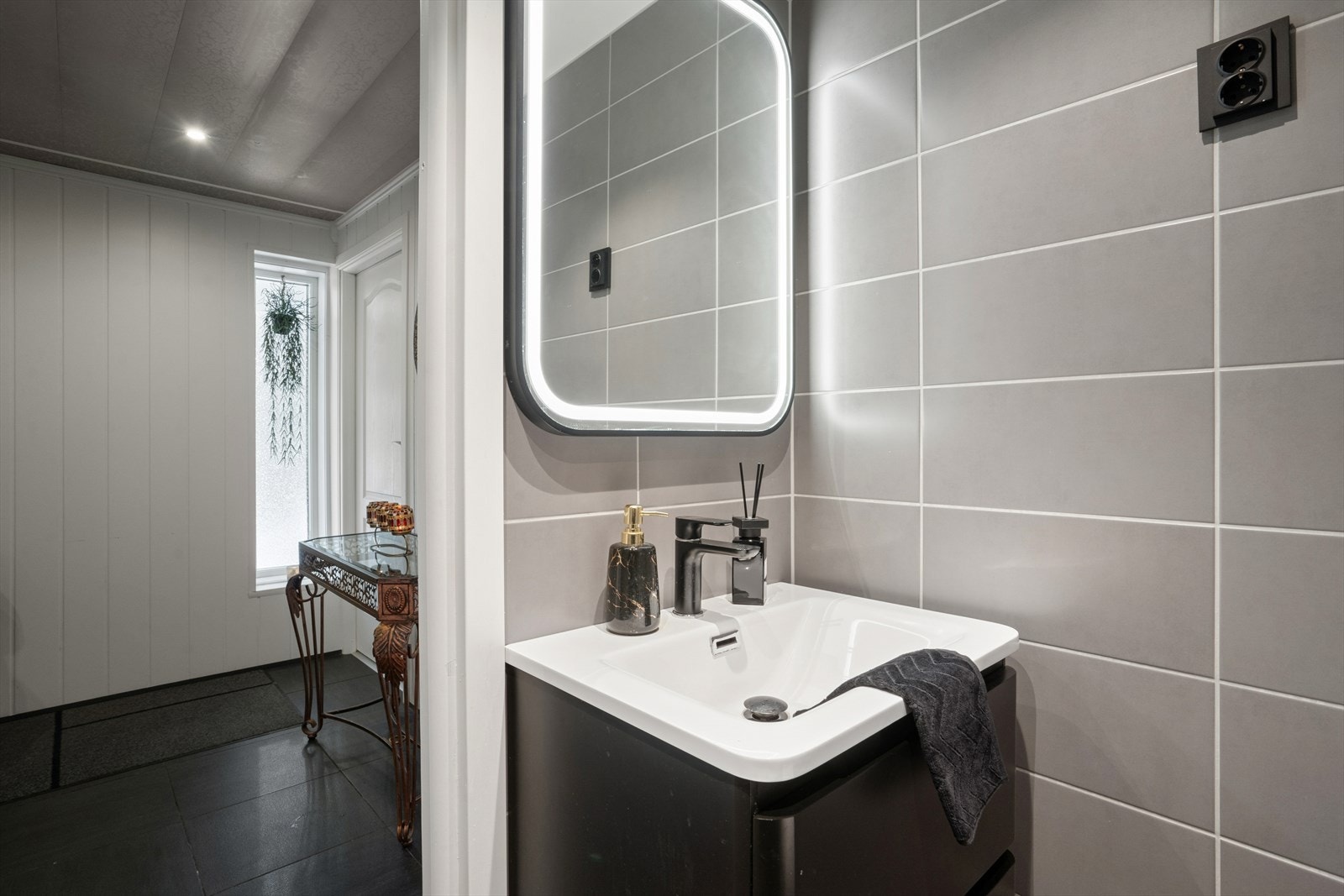 Baderom 1. etasje. Galleribilde